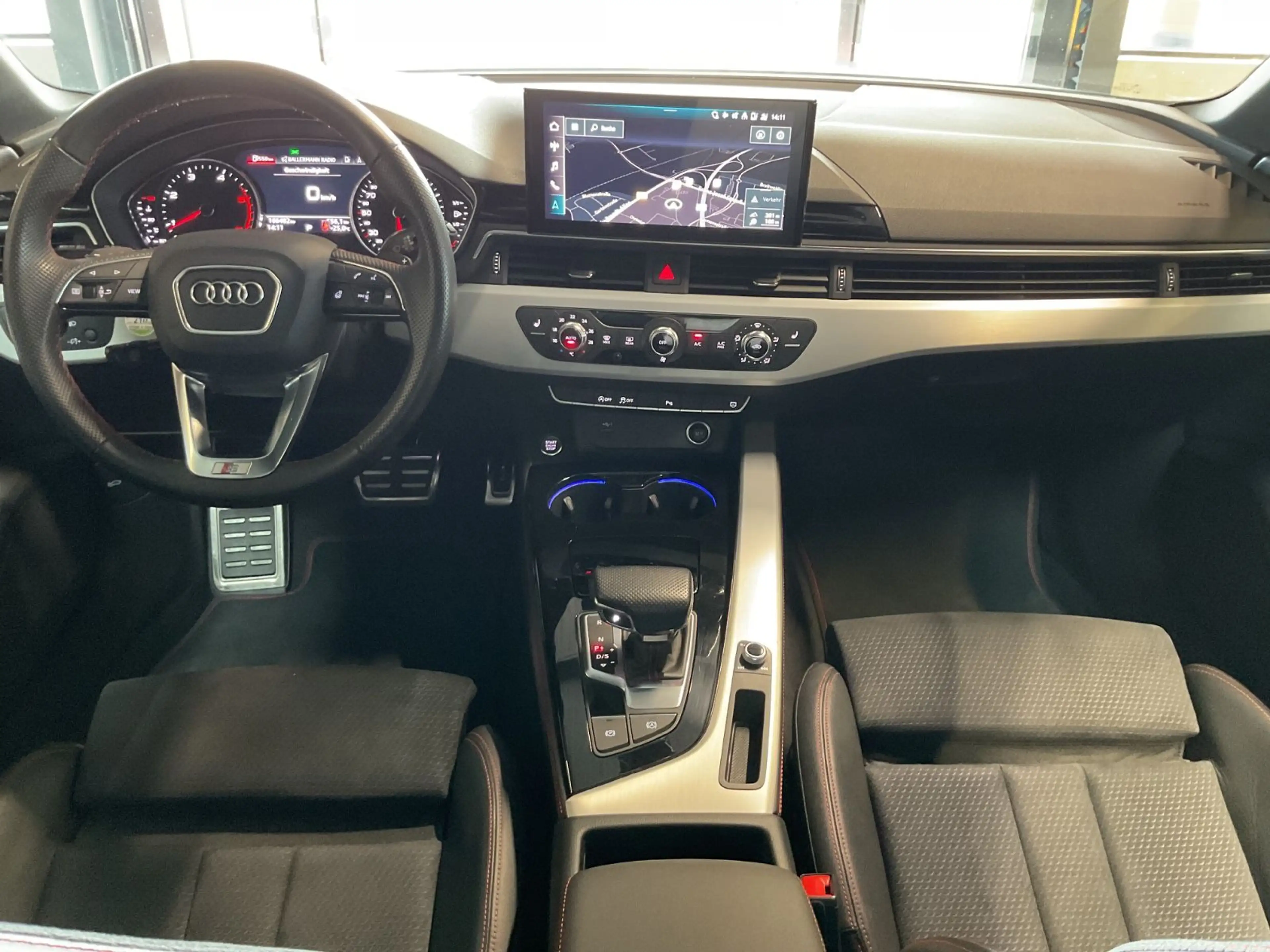 Audi A4 Av. TDI S line ACC AHK Leder Matrix Navi 19" — photo 12