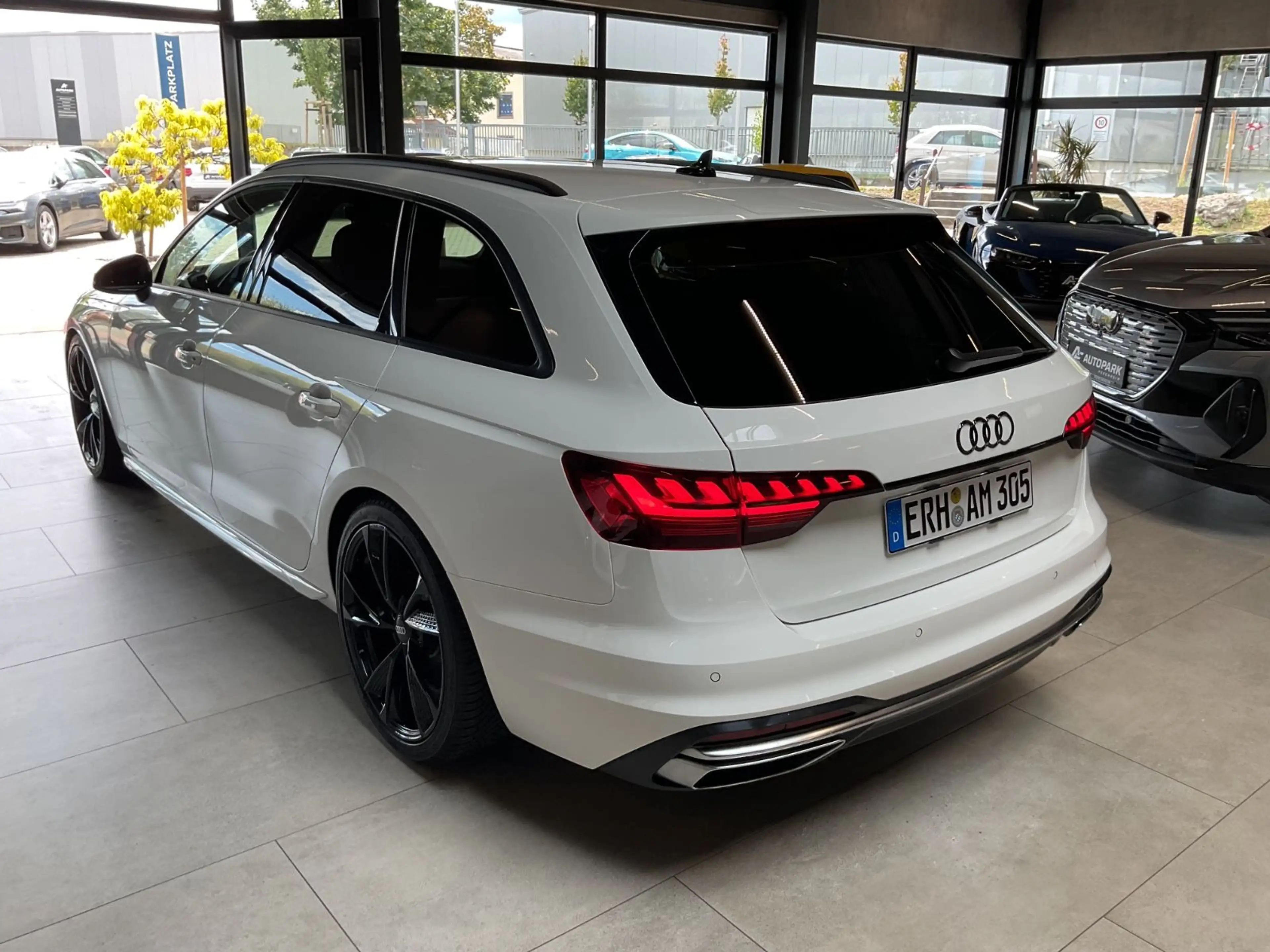 Audi A4 Av. TDI S line ACC AHK Leder Matrix Navi 19" — photo 6