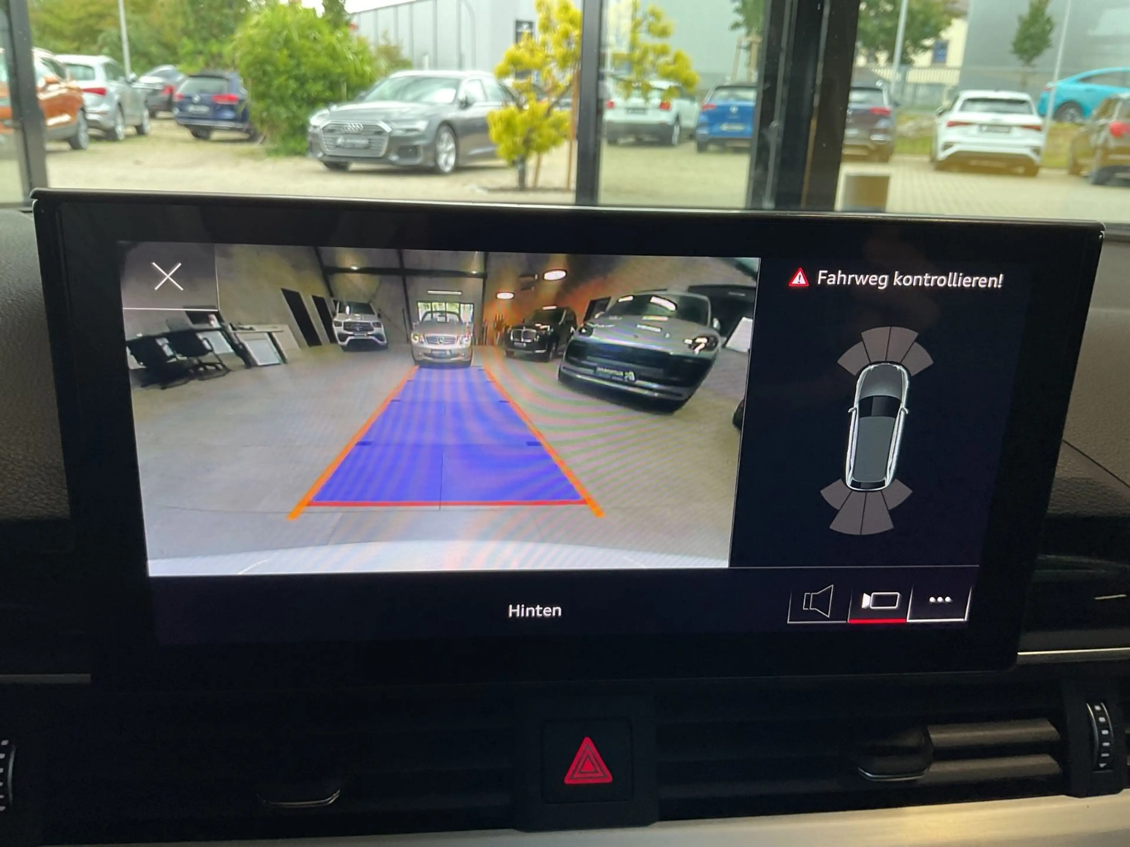 Audi A4 Av. TDI S line ACC AHK Leder Matrix Navi 19" — photo 14
