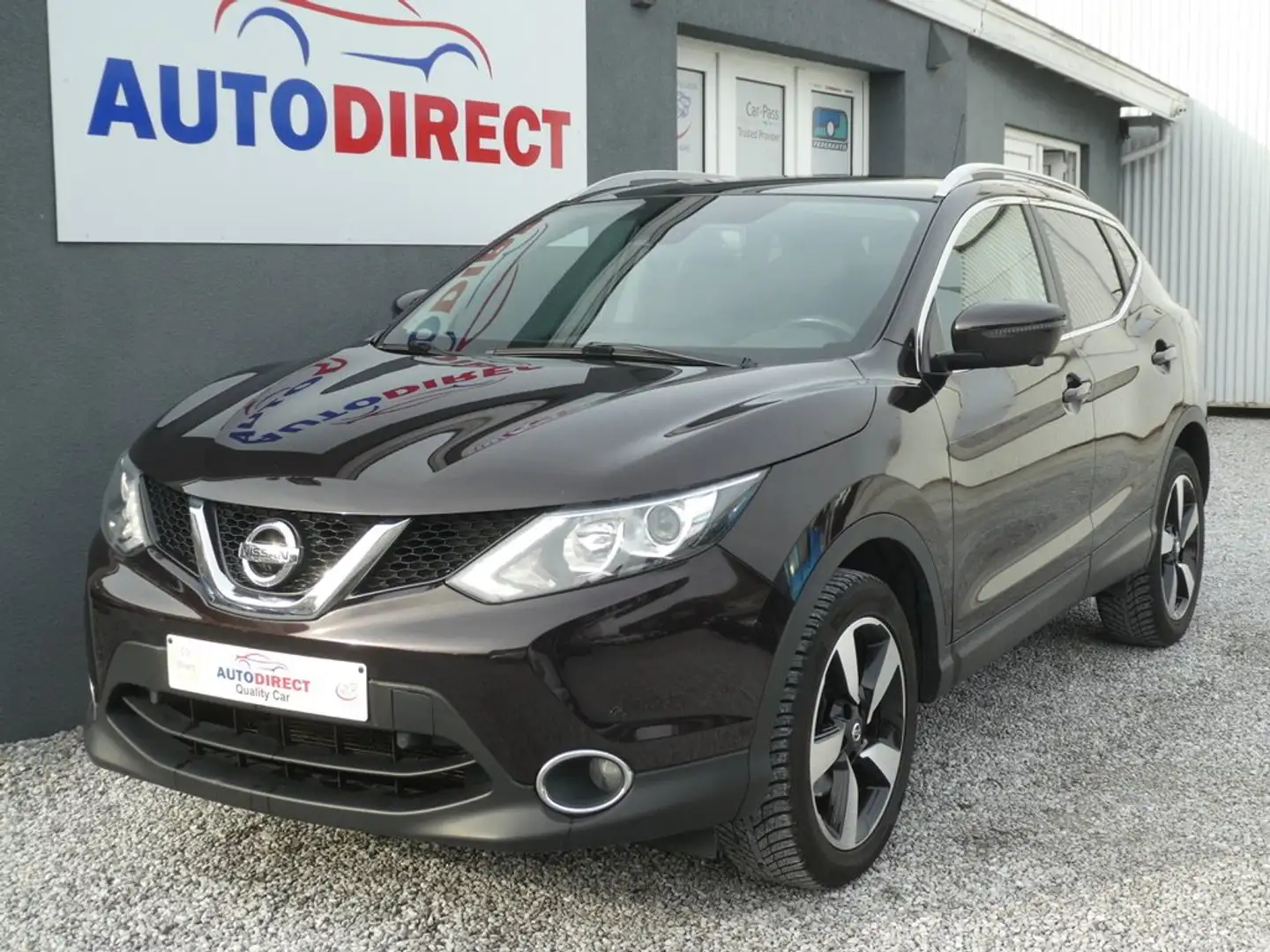 Nissan Qashqai 1.2 DIG-T 2WD Tekna Pano, Navi, Camera 360, Airco Noir - 1