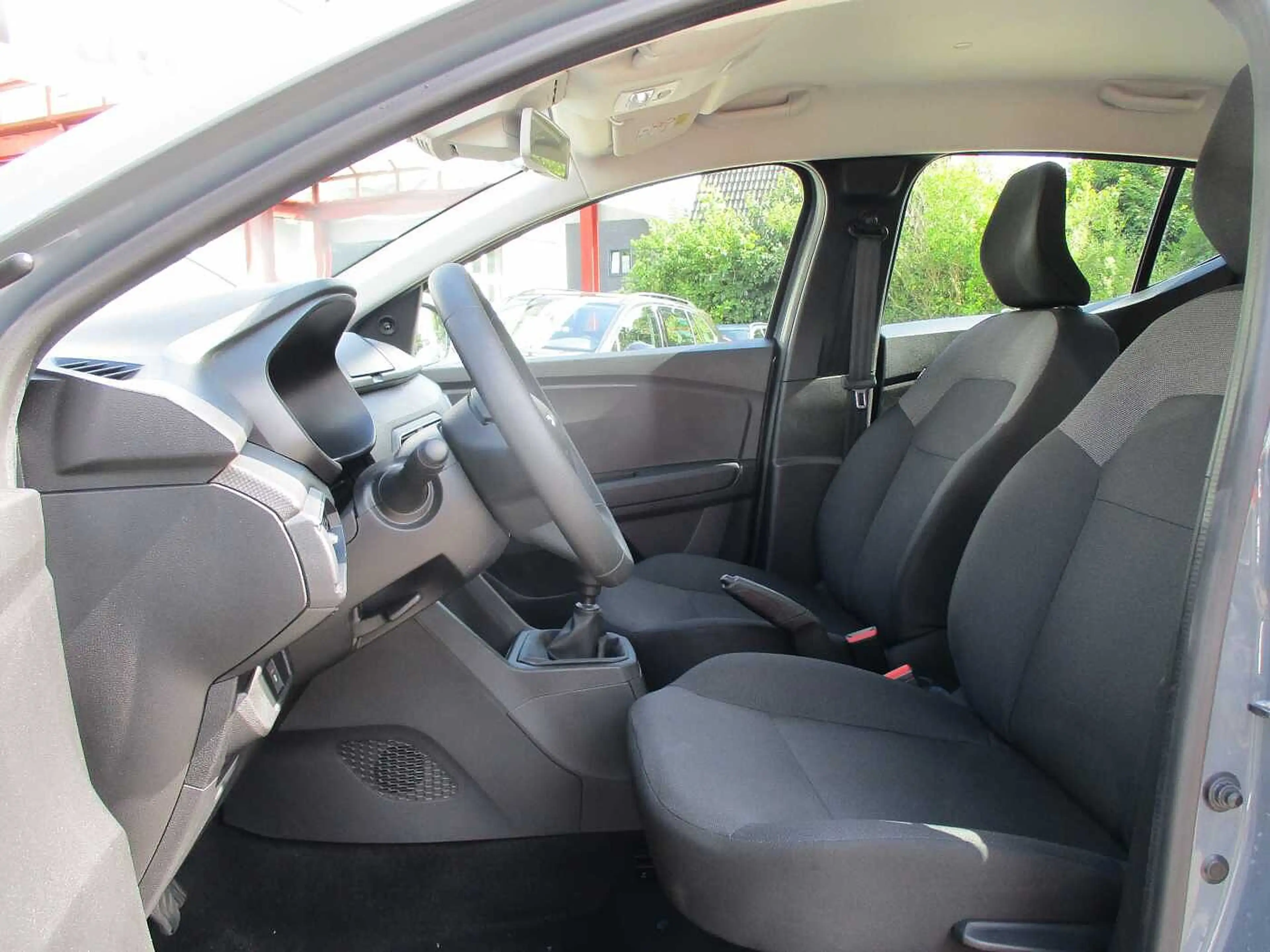 Dacia Sandero TCe 90 Essential — photo 7