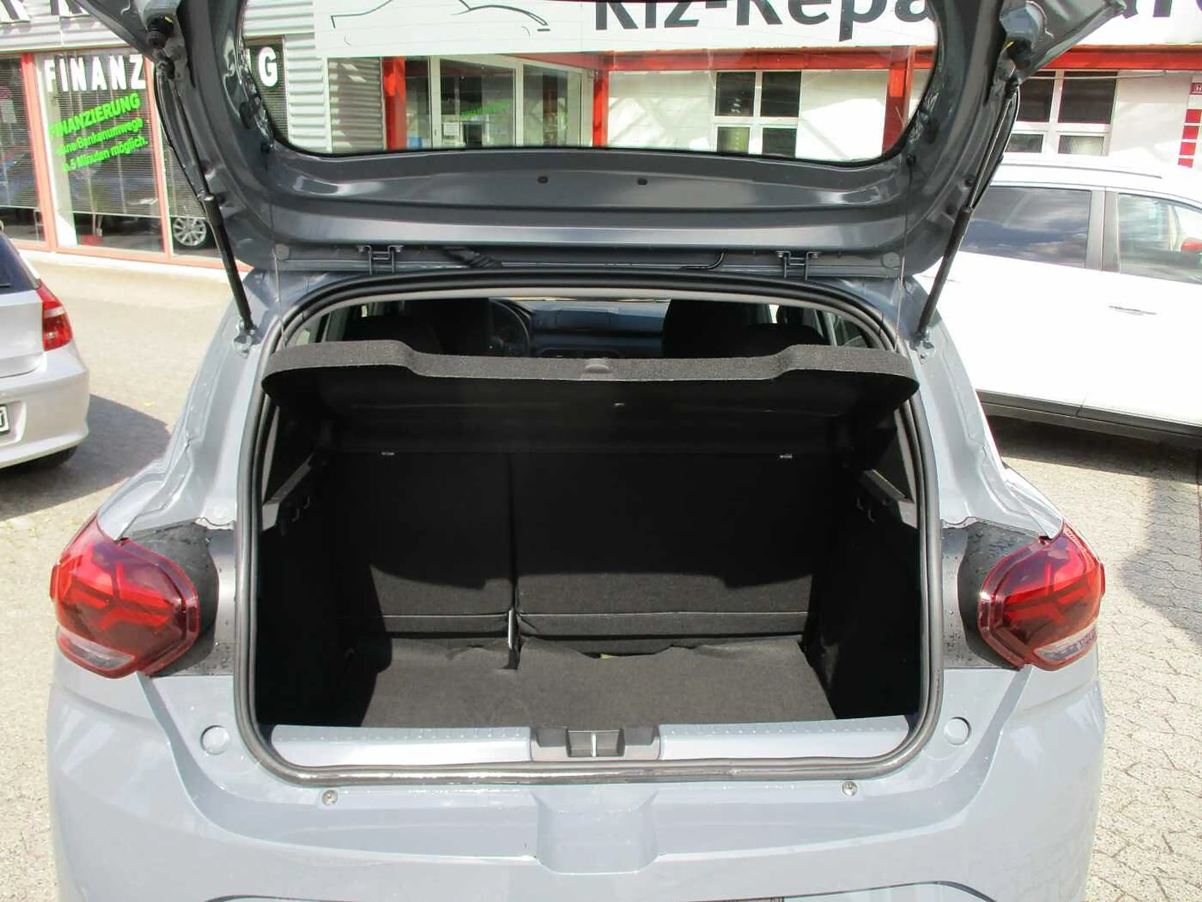 Dacia Sandero TCe 90 Essential — photo 10