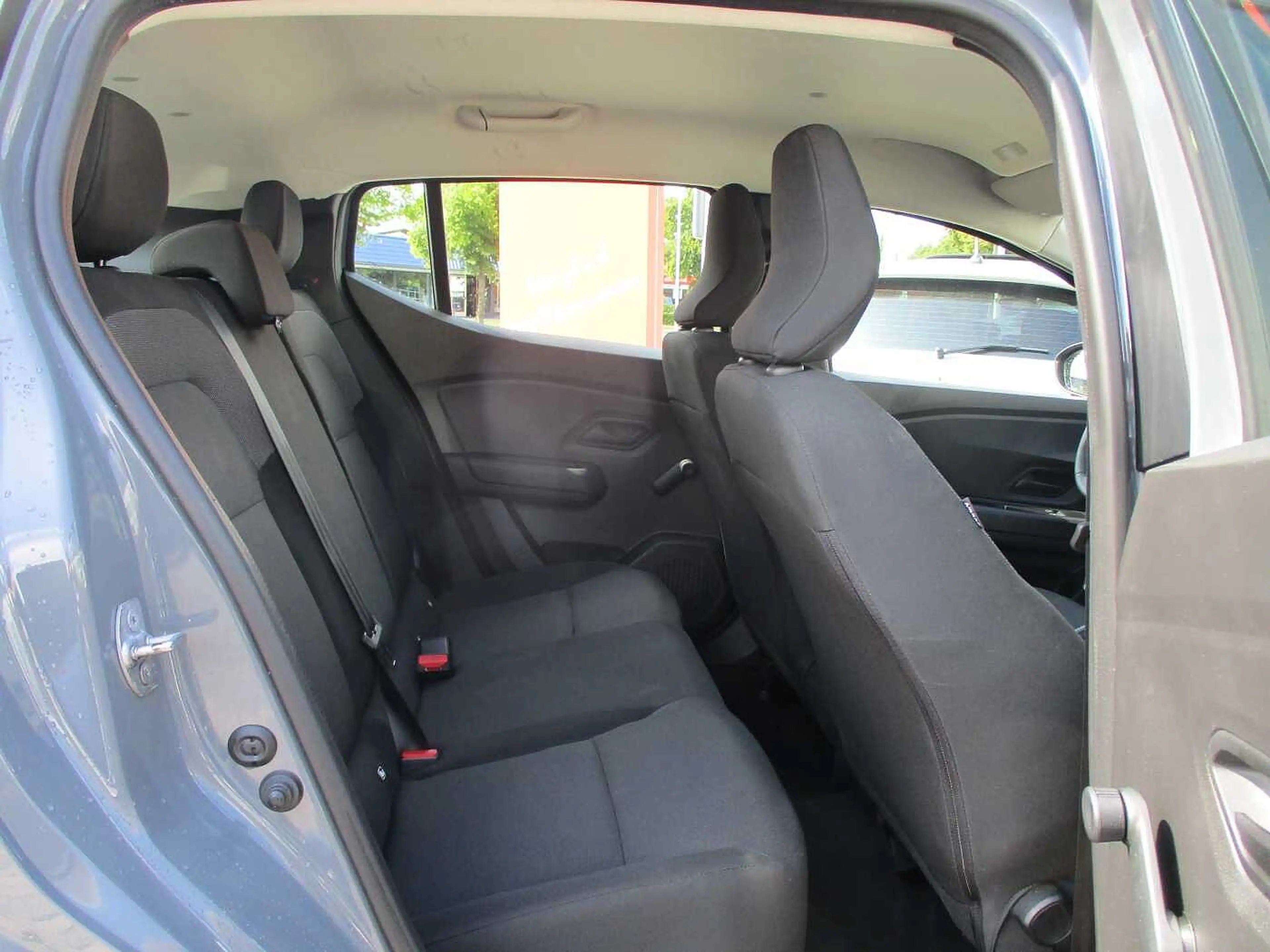 Dacia Sandero TCe 90 Essential — photo 12