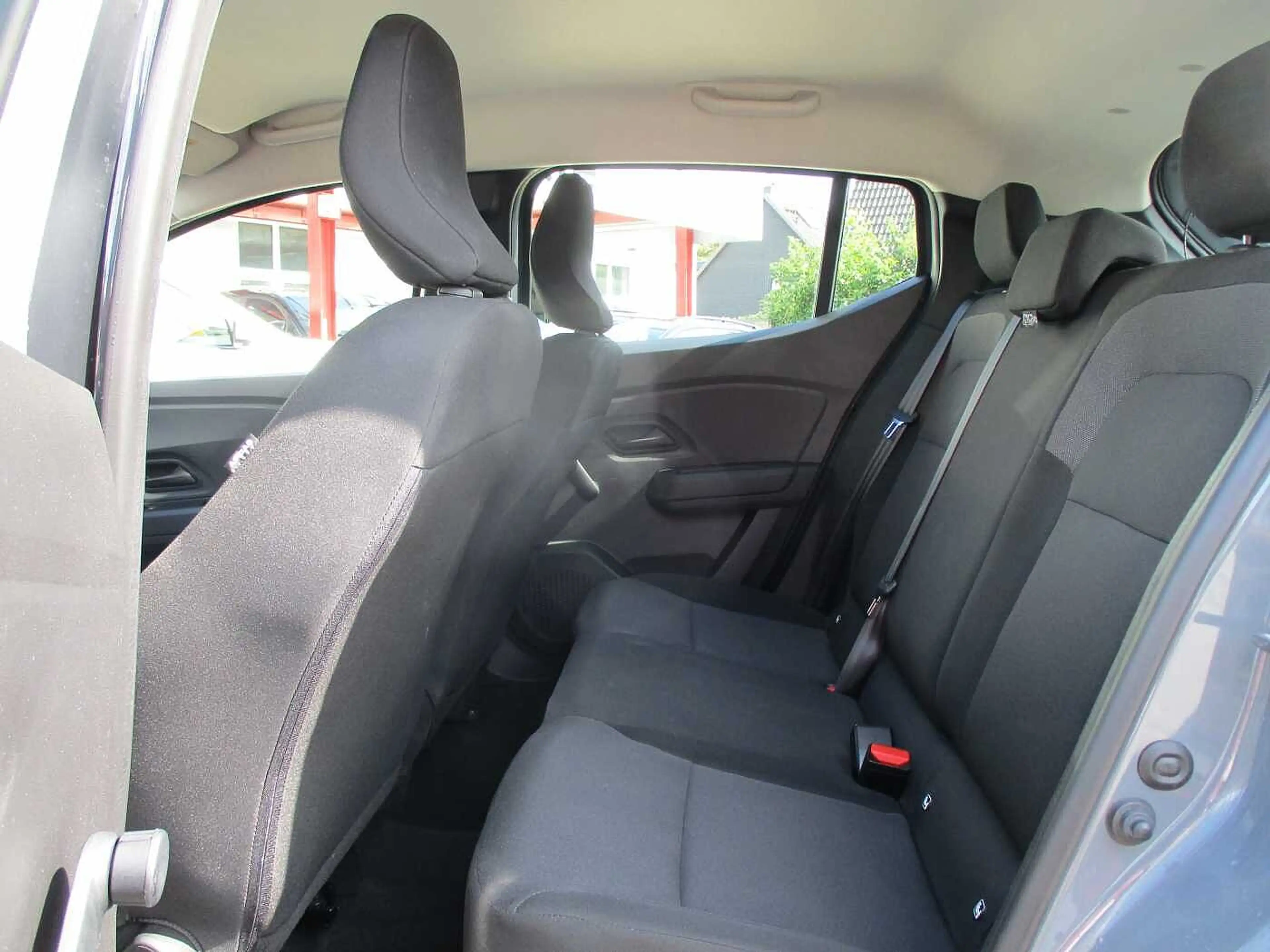Dacia Sandero TCe 90 Essential — photo 9