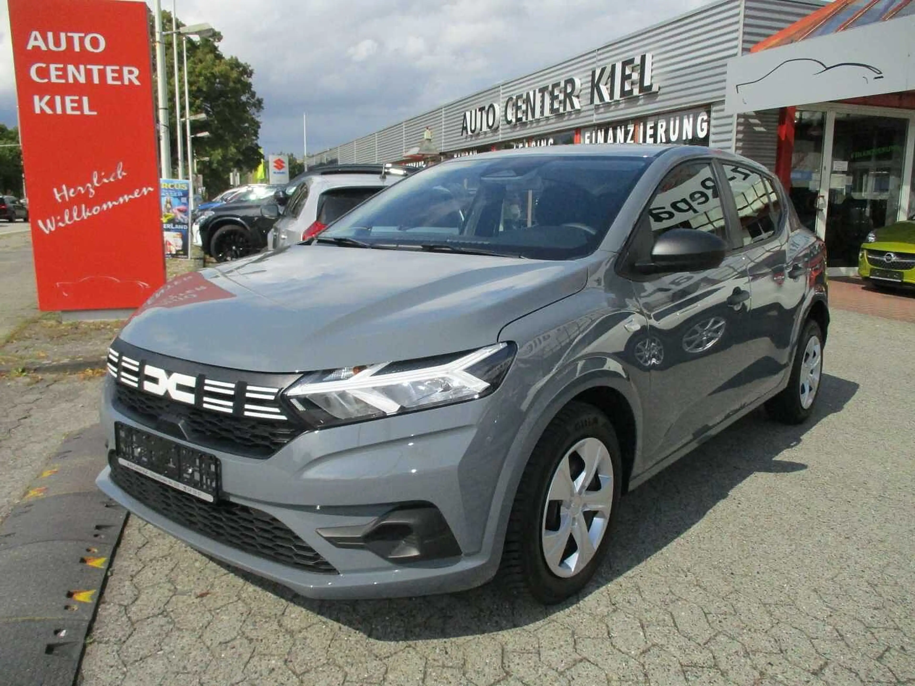 Dacia Sandero TCe 90 Essential — photo 2