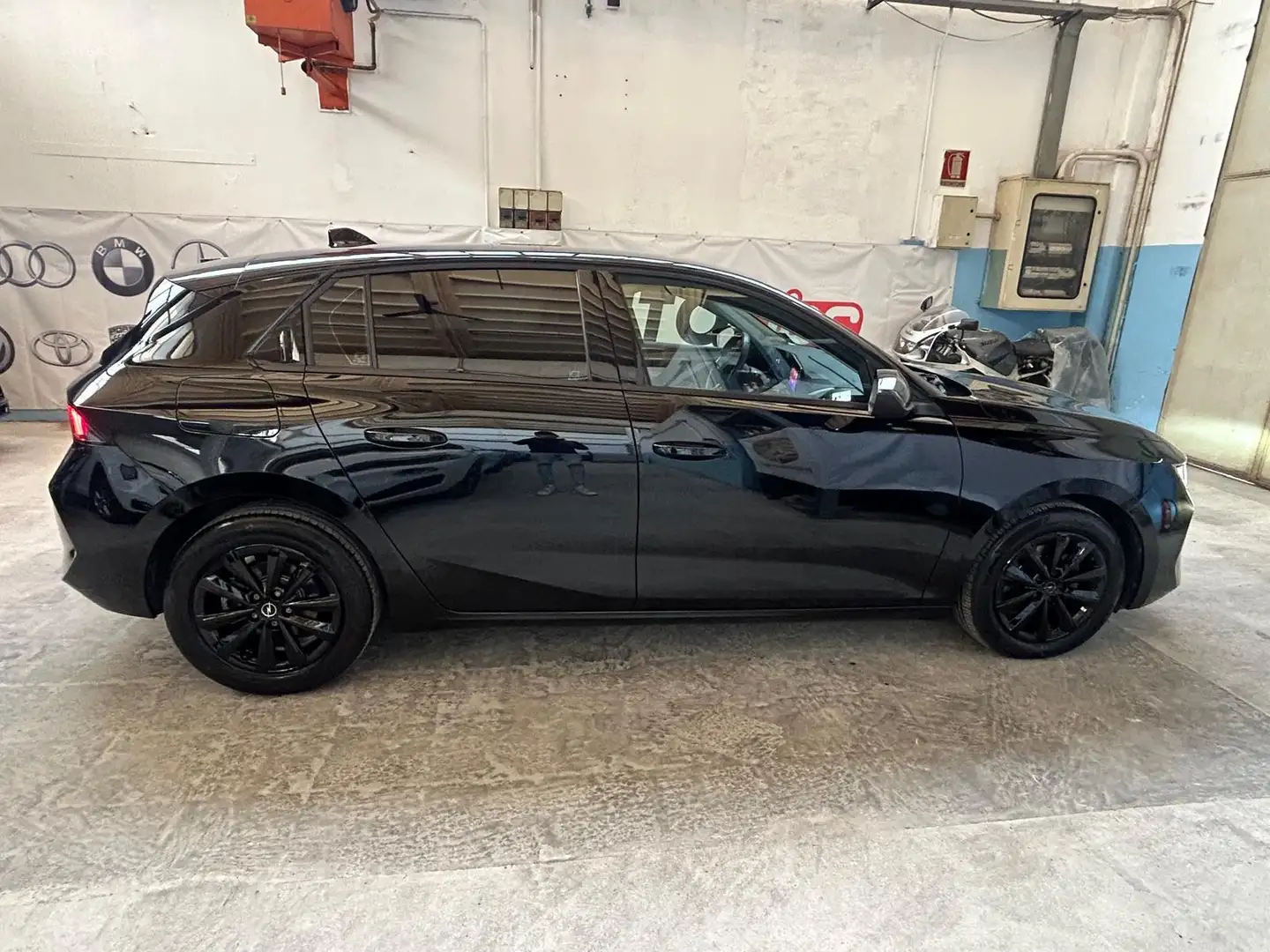 Opel Astra Astra VI 2022 1.2 t Elegance s Noir - 2