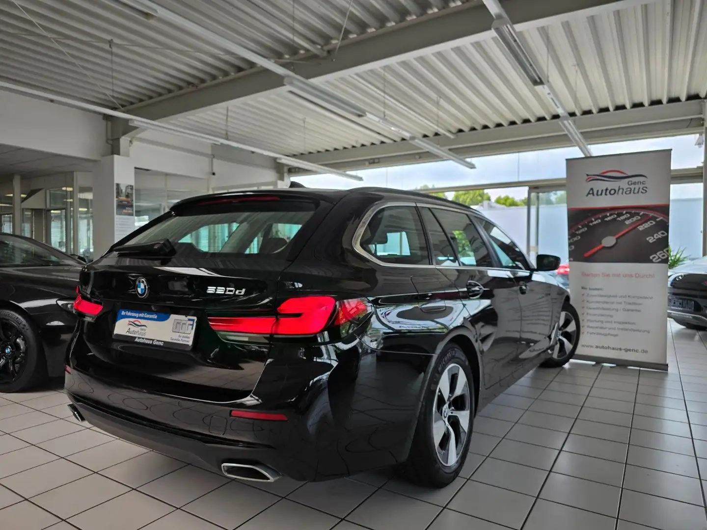 BMW 520 d Touring Ambiente Live Cockpit DAB Radio Schwarz - 2