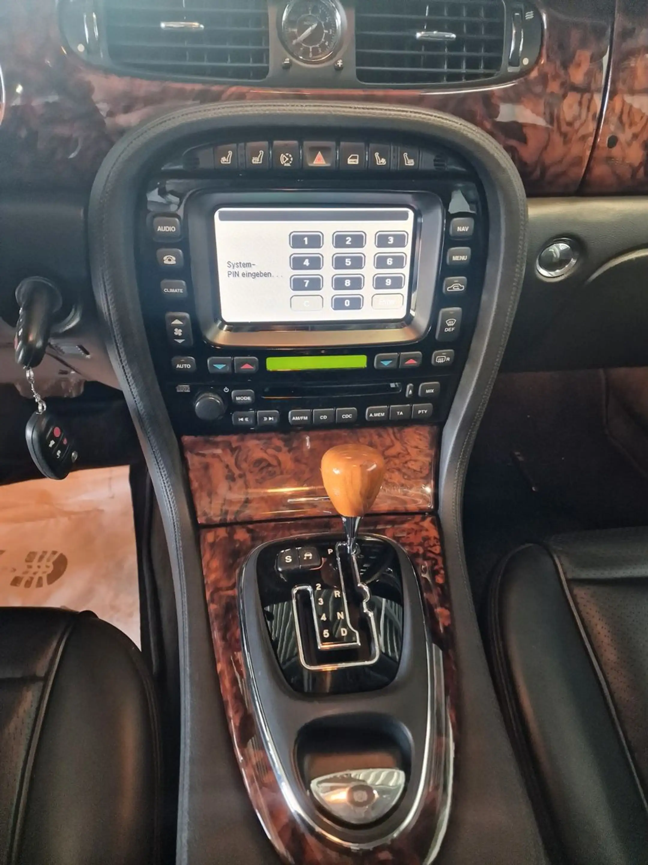 Jaguar XJ8 4,2 — photo 20