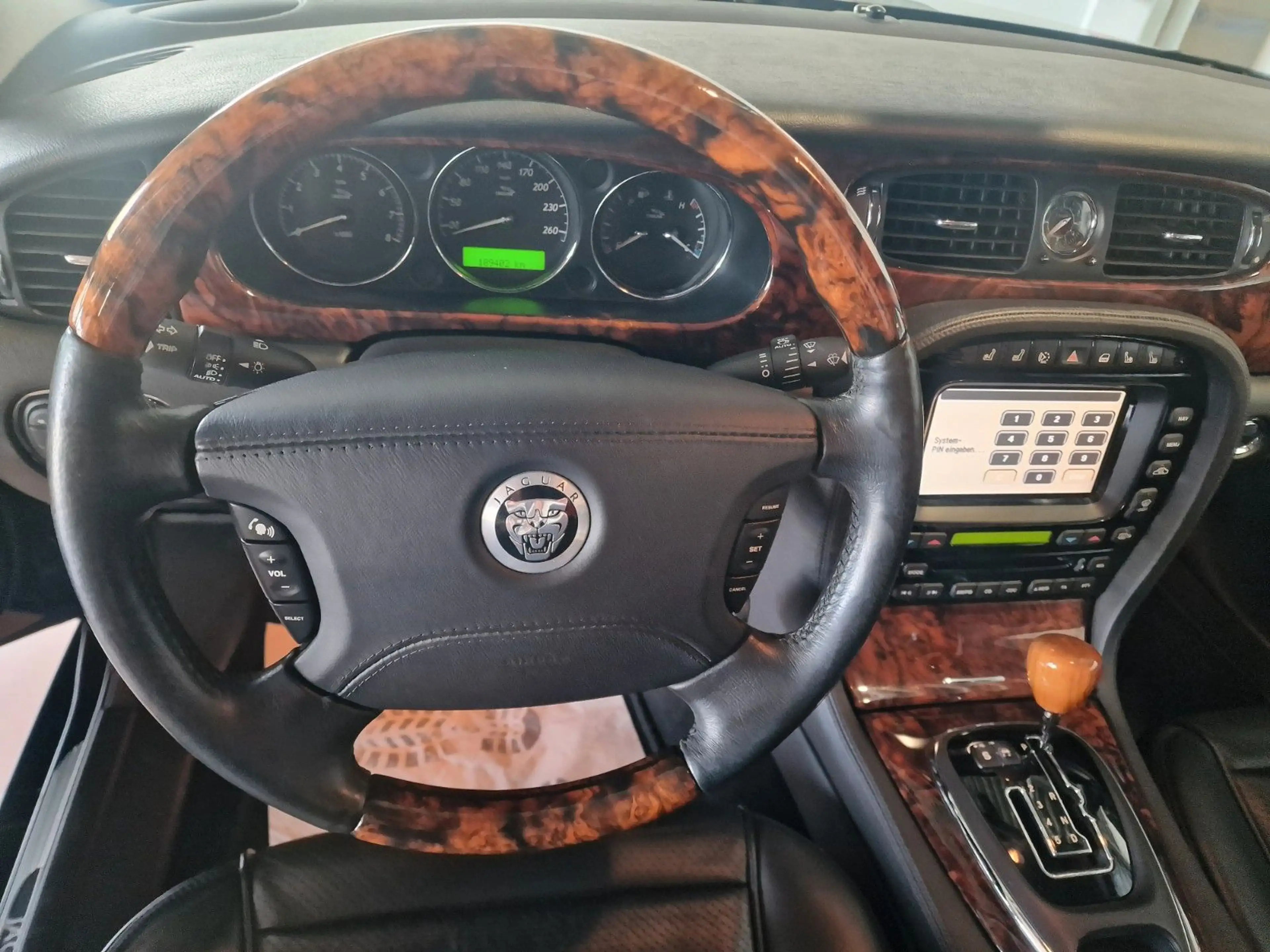 Jaguar XJ8 4,2 — photo 11