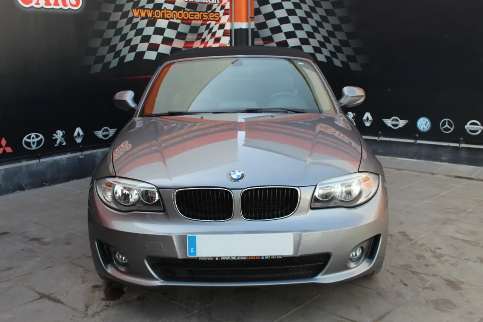 BMW 118 118d Cabrio Srebrny - 2