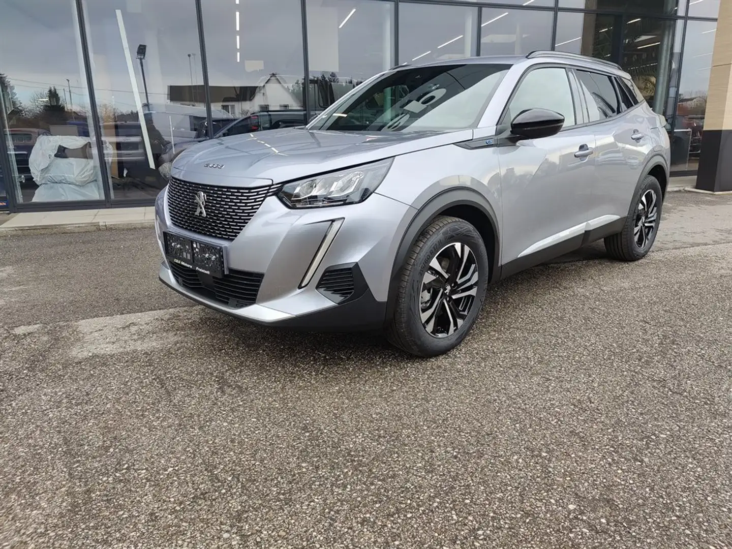 Peugeot e-2008 50kWh Allure Grau - 1