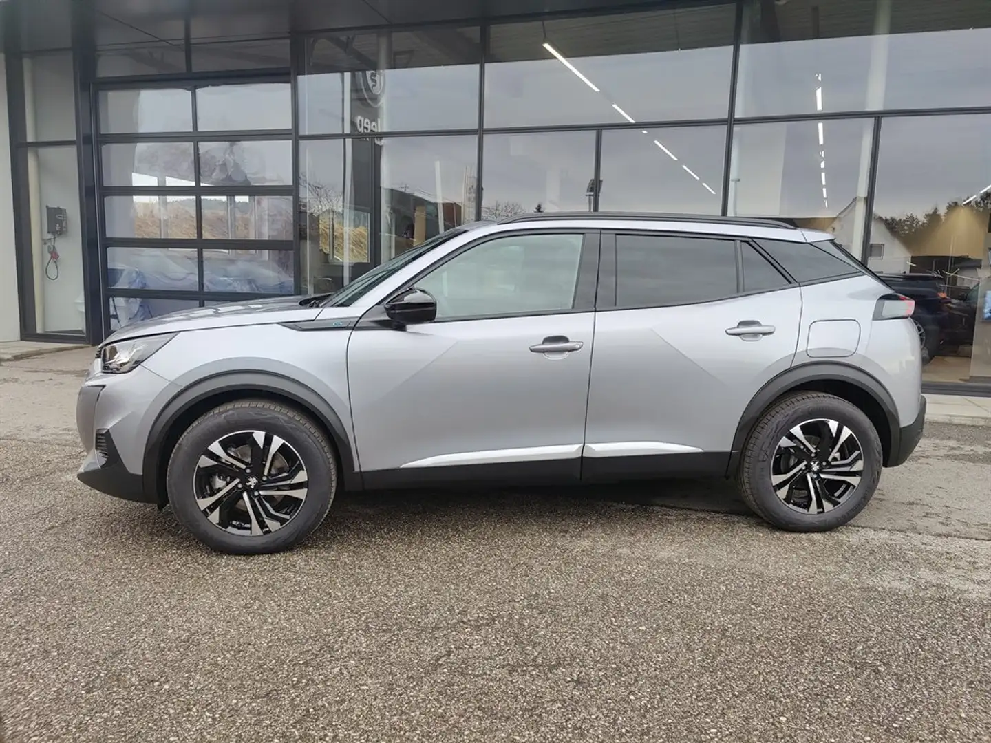 Peugeot e-2008 50kWh Allure Grau - 2