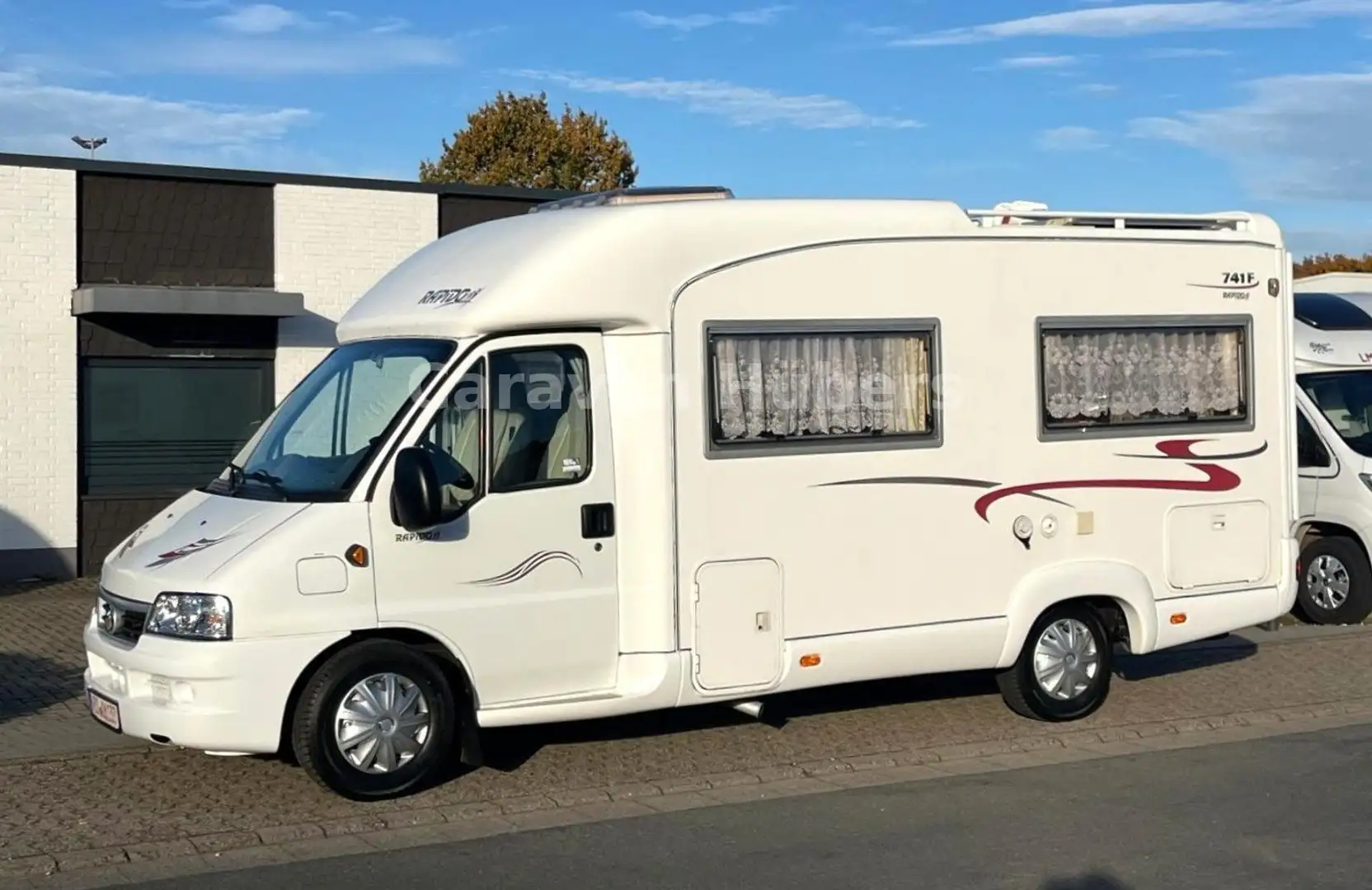 Rapido T 741 F - Festbett - Klima - auto.Sat/TV - Solar Weiß - 1