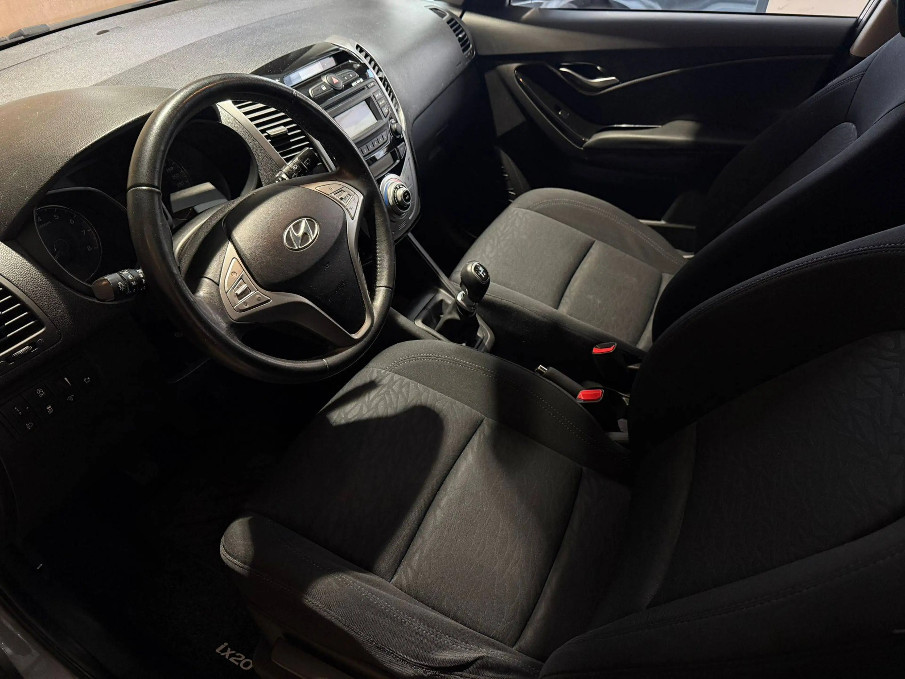 Hyundai iX20 iX20 1.4i Comfort ISG Stop — photo 13