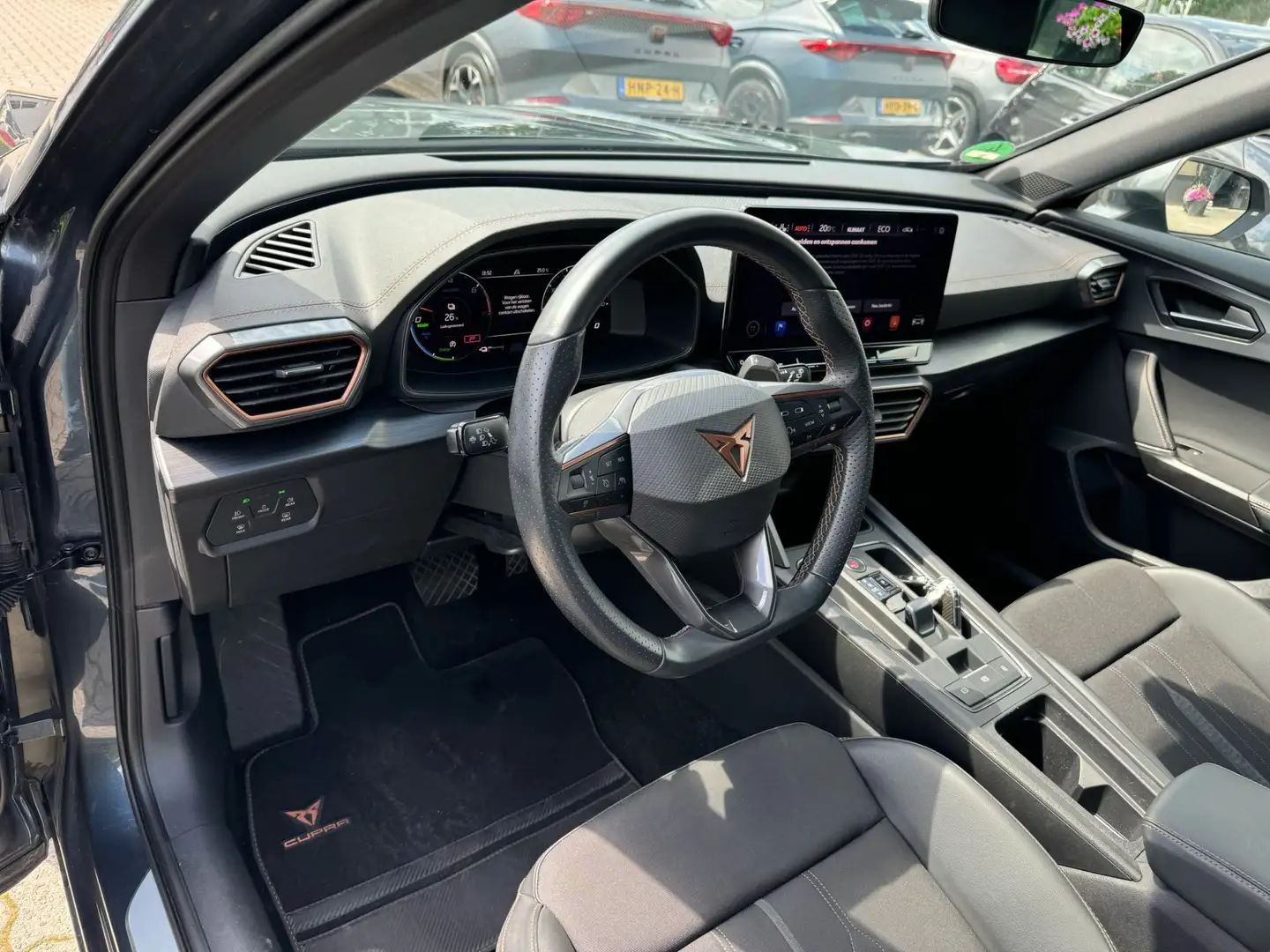 CUPRA Formentor 1.4 TSI e-Hybrid Business pano, 360 camera, cruise Plateado - 2