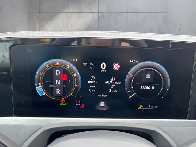 Volkswagen Passat view 10
