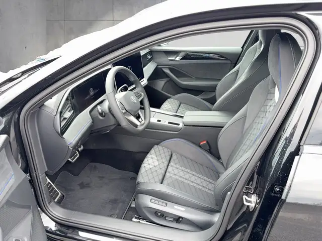 Volkswagen Passat view 9