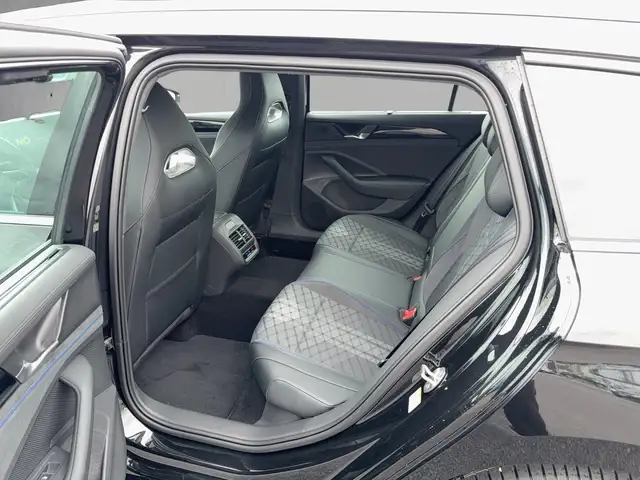 Volkswagen Passat view 12
