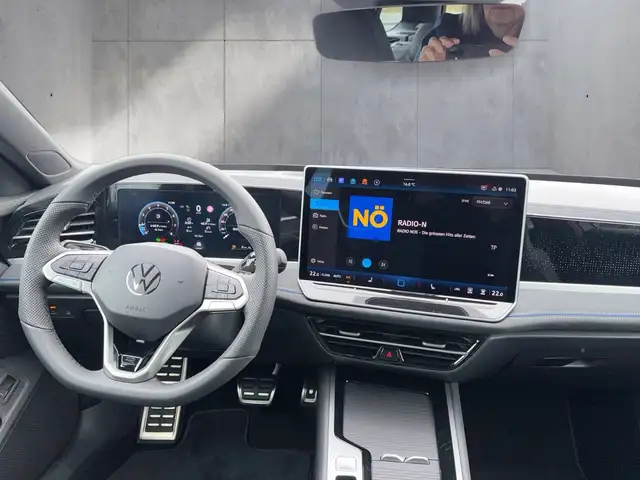 Volkswagen Passat view 11