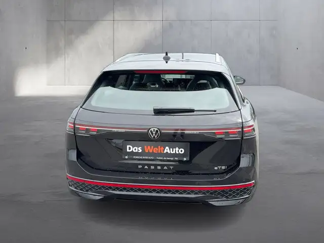 Volkswagen Passat view 4