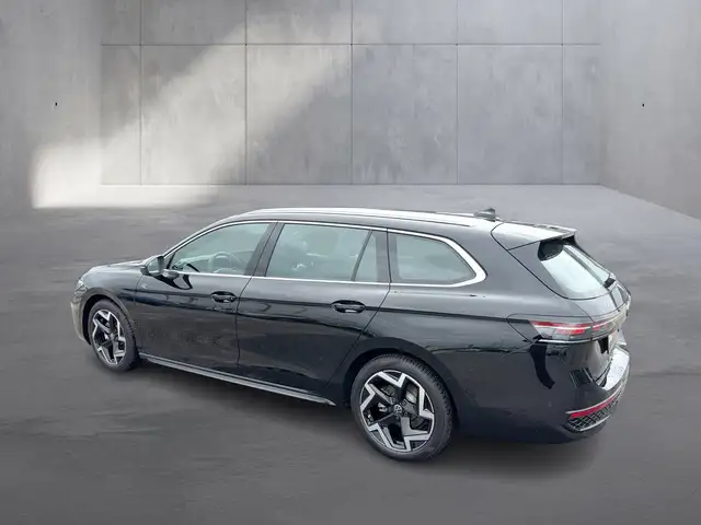 Volkswagen Passat view 3