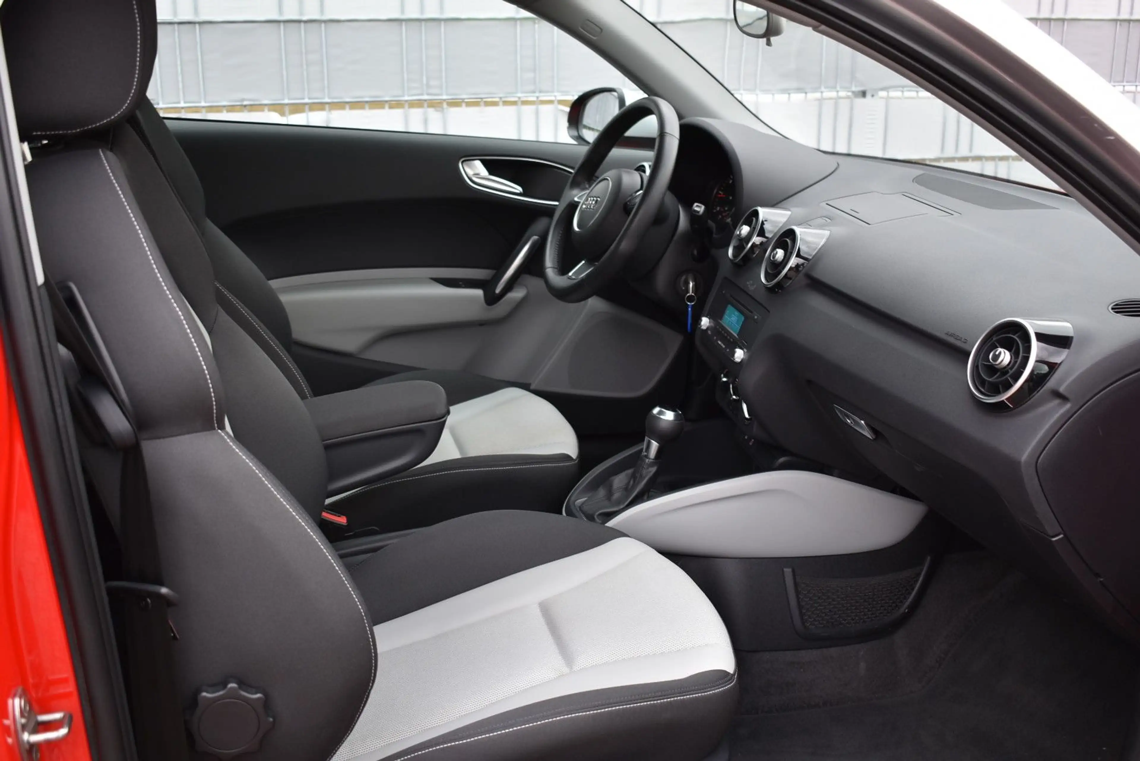 Audi A1 Ambition 1.6 TDI Automatik erst 48100Km — photo 14