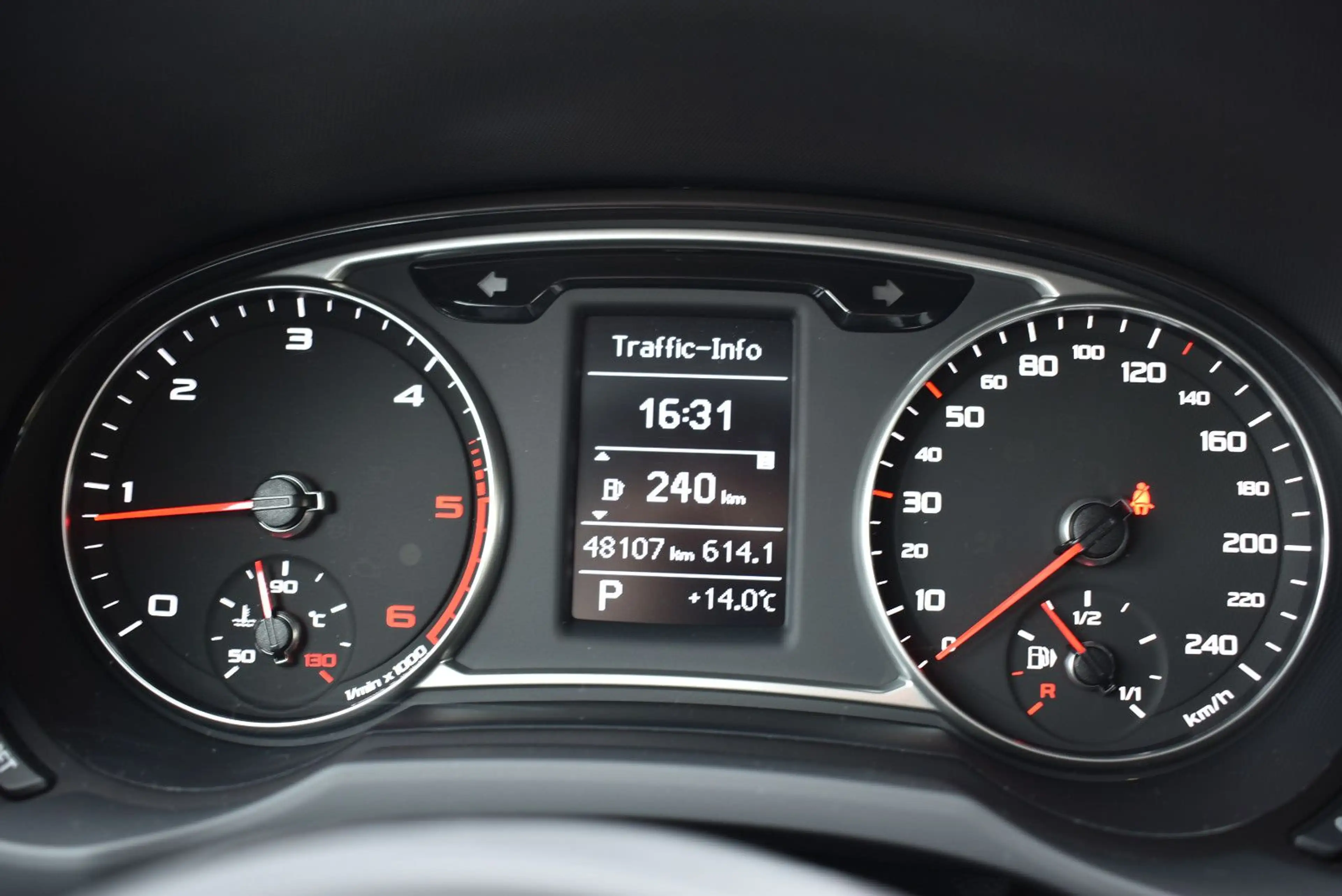 Audi A1 Ambition 1.6 TDI Automatik erst 48100Km — photo 15