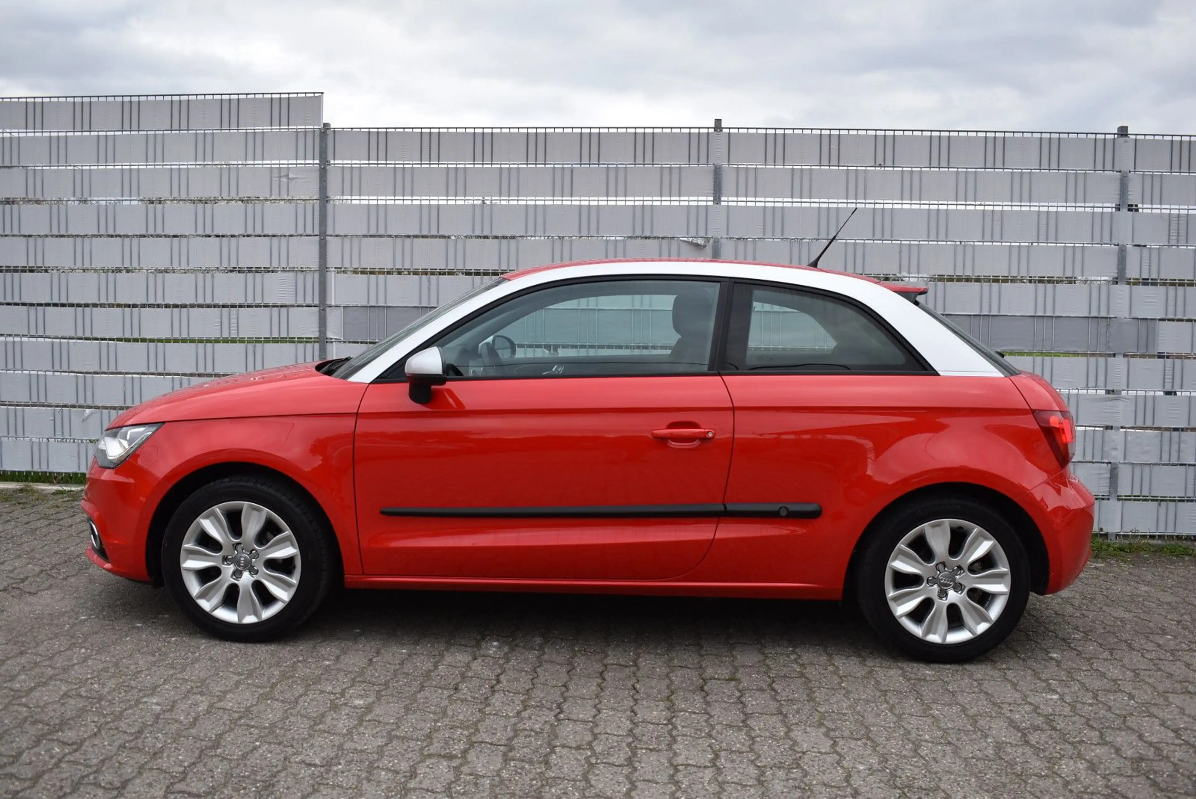 Audi A1 Ambition 1.6 TDI Automatik erst 48100Km — photo 5