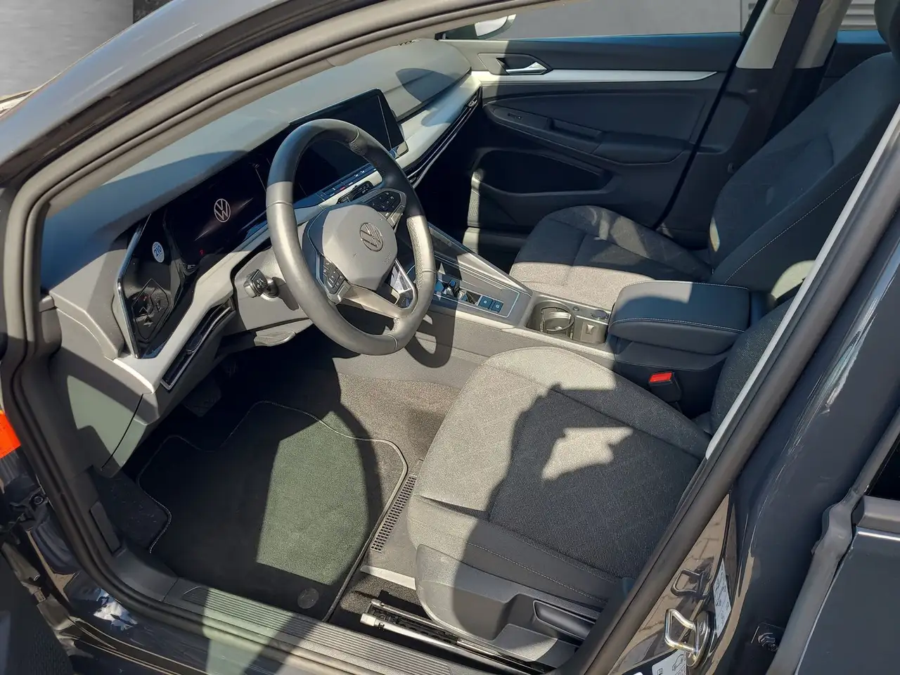 Volkswagen Golf VIII 1.0 eTSI Navi, DSG, ACC 7