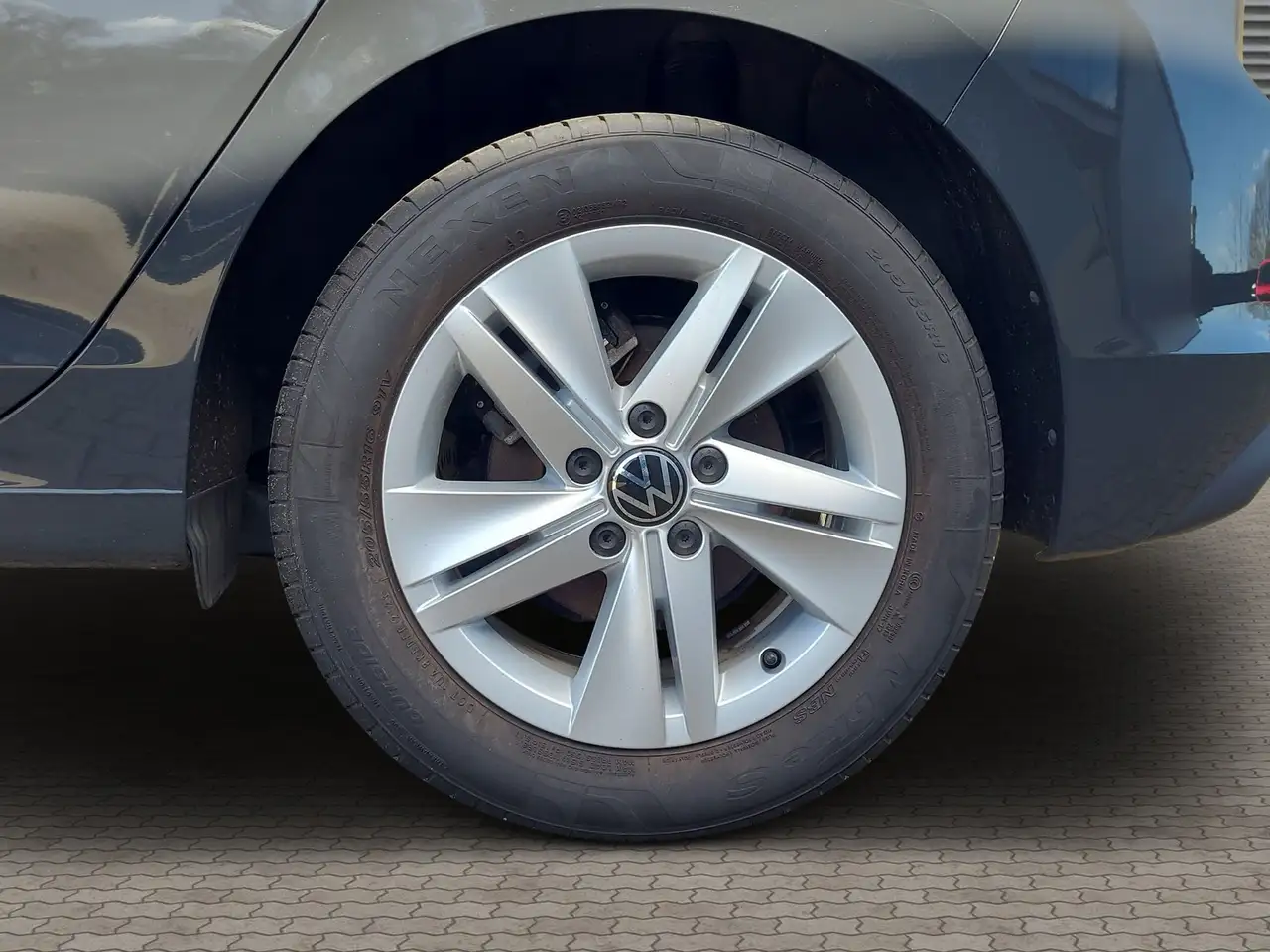 Volkswagen Golf VIII 1.0 eTSI Navi, DSG, ACC 2