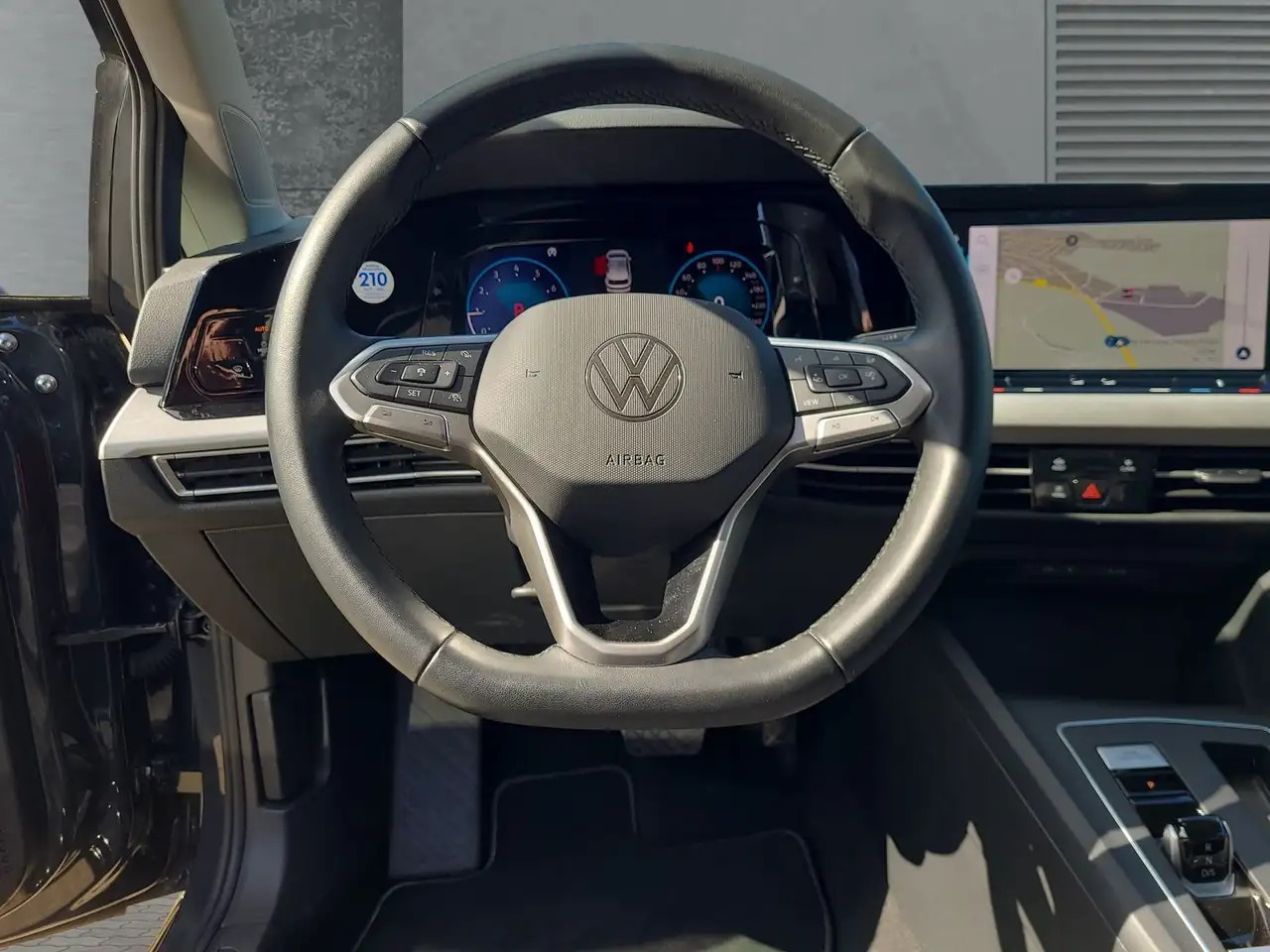 Volkswagen Golf VIII 1.0 eTSI Navi, DSG, ACC 9