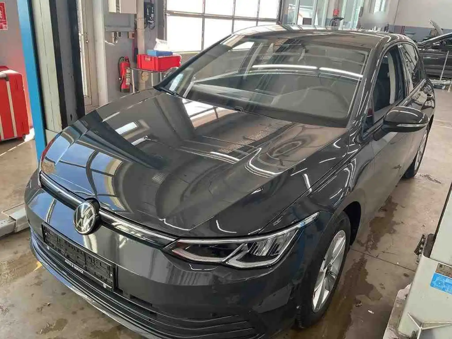 Volkswagen Golf VIII 1.0 eTSI Navi, DSG, ACC Grau - 1