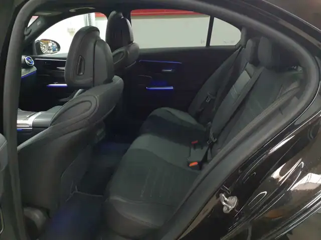 Mercedes-Benz C-Class view 13