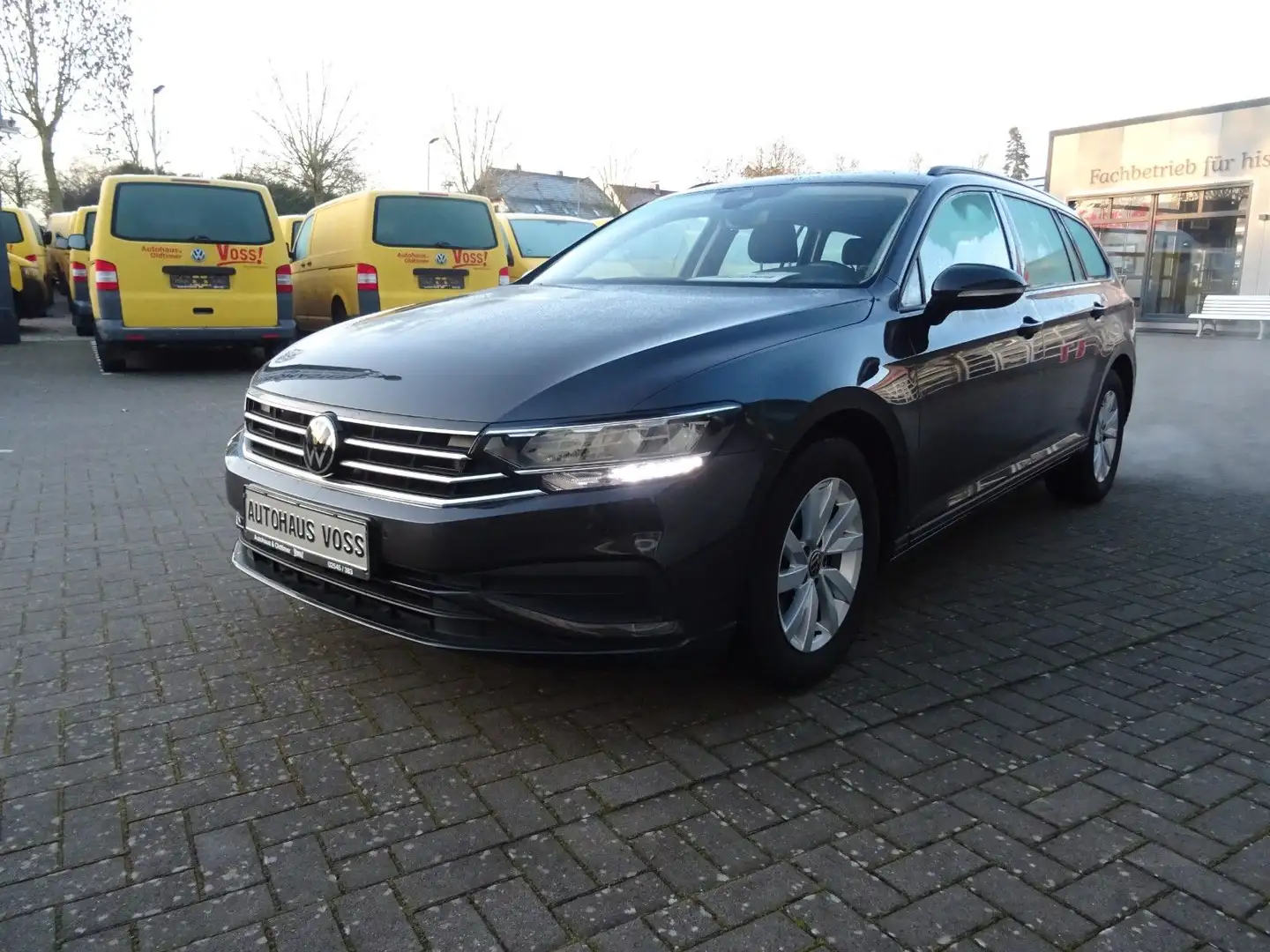 Volkswagen Passat Variant Basis aus 1. Hand Grau - 1