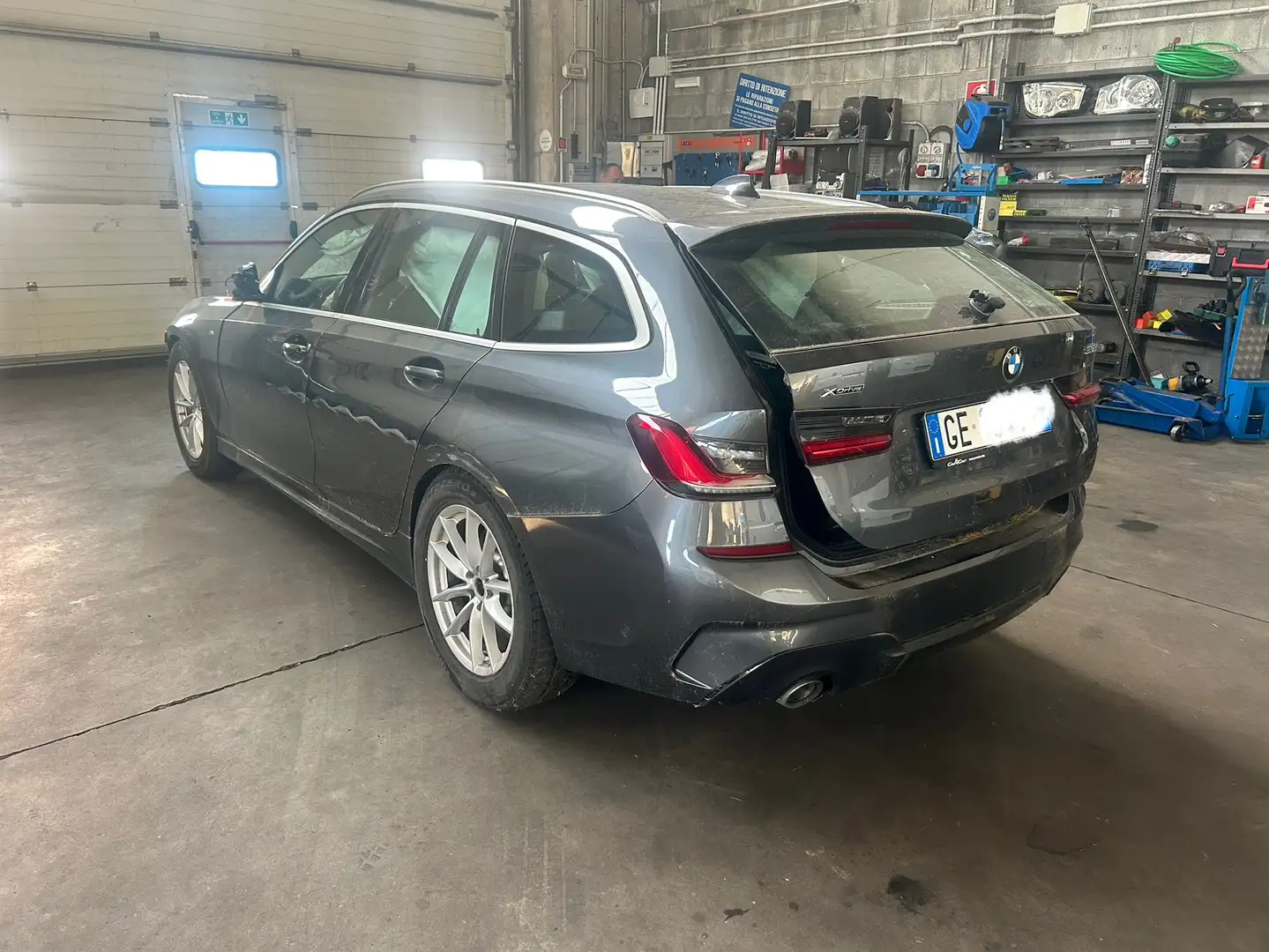 BMW 330 330d Touring mhev 48V xdrive Msport auto - 2