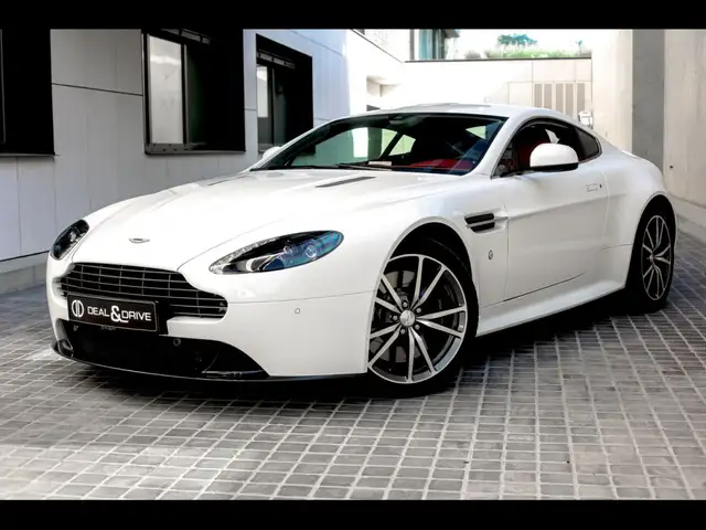 Aston Martin V8 Vantage S COUPE SPORTSHIFT II°STRATUS WHITE METALL