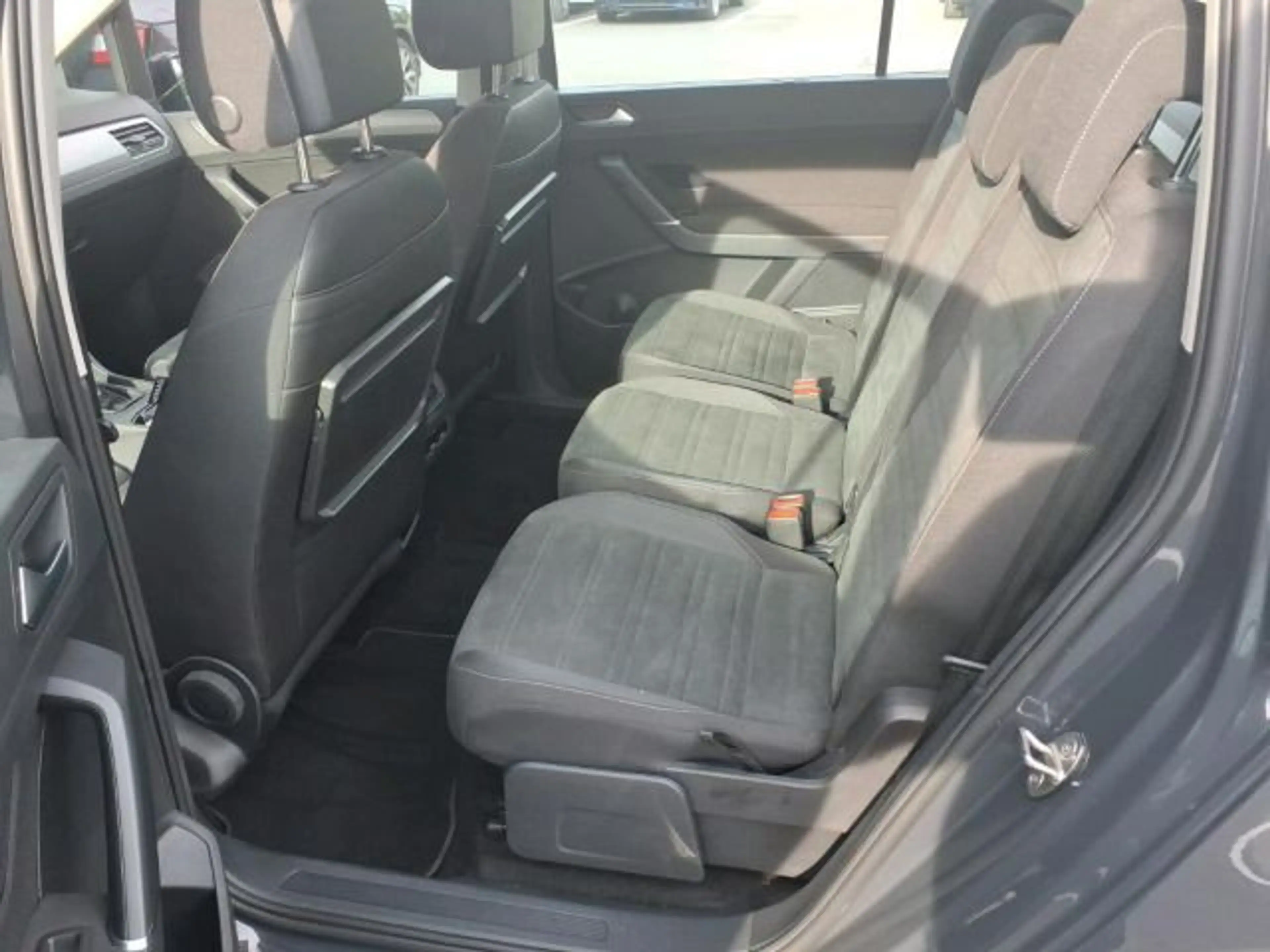 Volkswagen Touran Comfortline 2.0TDI DSG AHK NAVI KAM ACC — photo 8