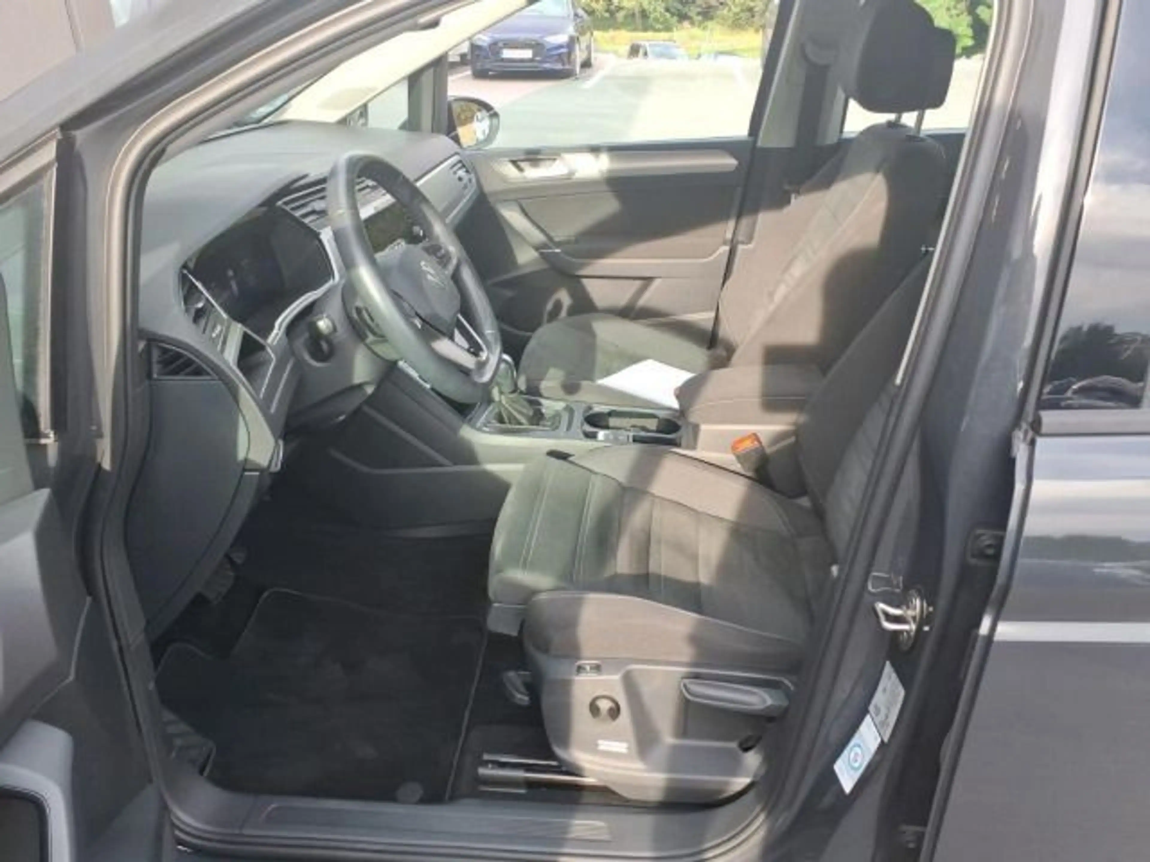 Volkswagen Touran Comfortline 2.0TDI DSG AHK NAVI KAM ACC — photo 7