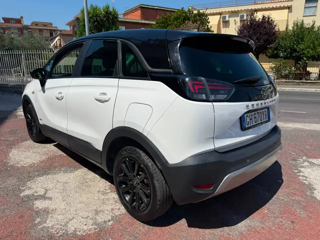 Opel Crossland view 3