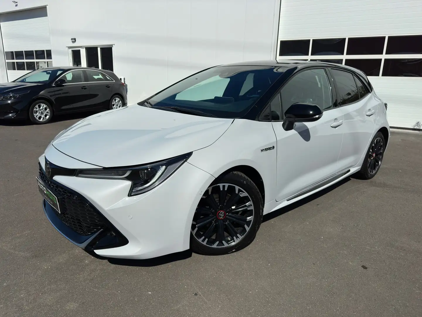 Toyota Corolla 1.8 Hybrid GR-Sport Half leder Achteruitrijcamera Grijs - 2