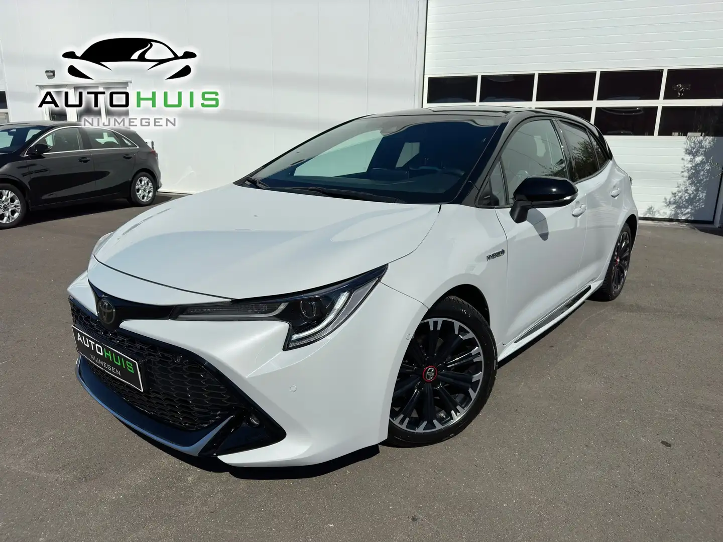 Toyota Corolla 1.8 Hybrid GR-Sport Half leder Achteruitrijcamera Grijs - 1