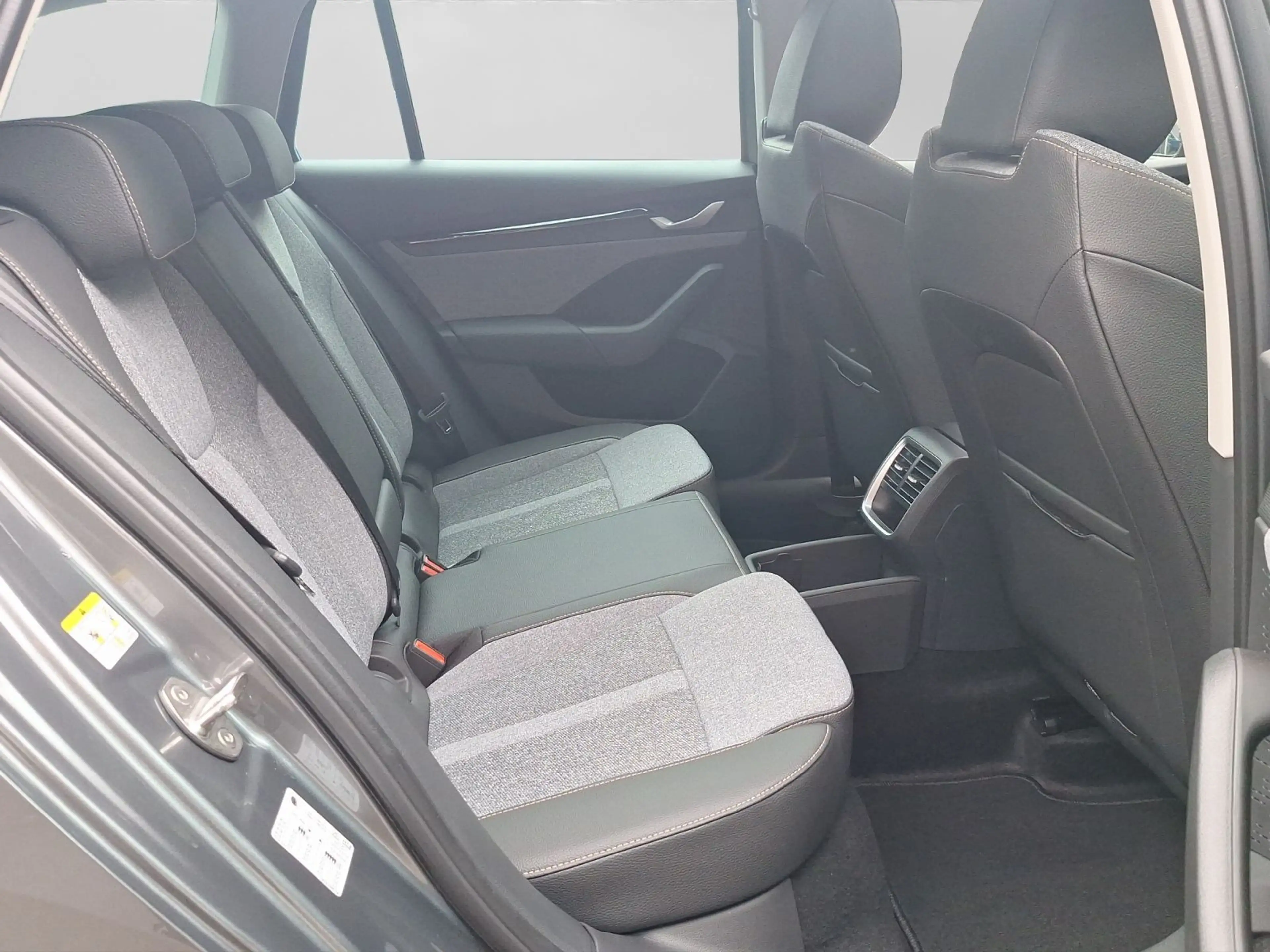 Skoda Octavia Combi 1.5 TSI SELECTION LM17 PANO KAMERA — photo 6