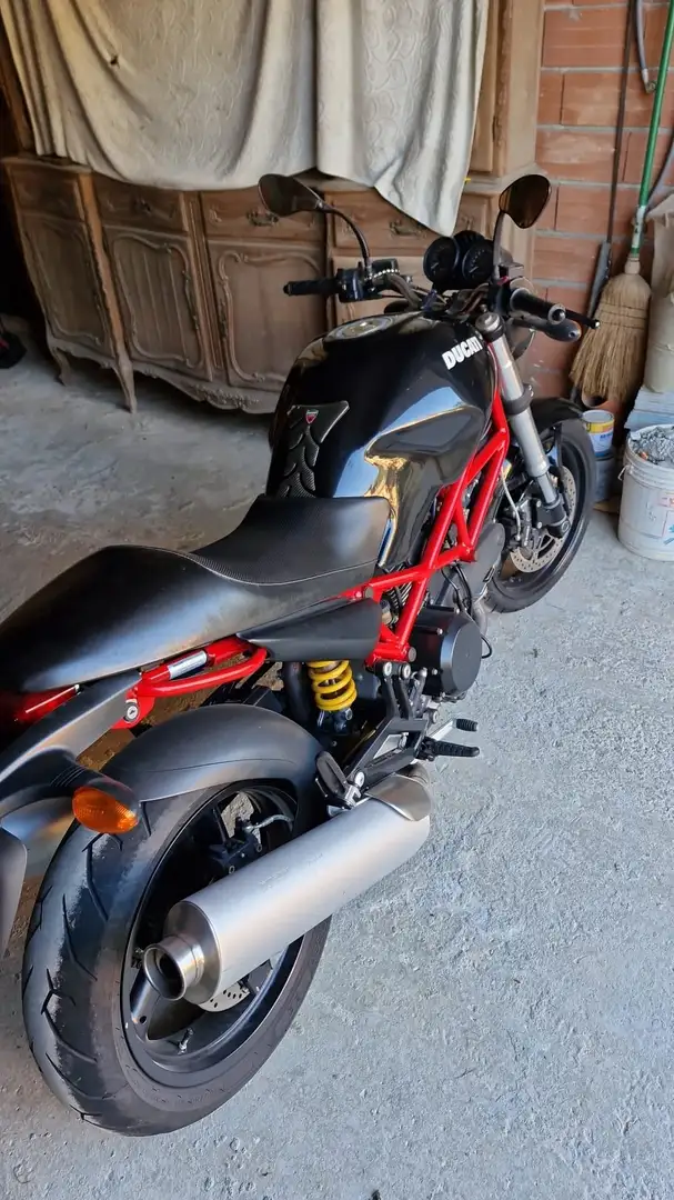 Ducati Monster 695 Schwarz - 2