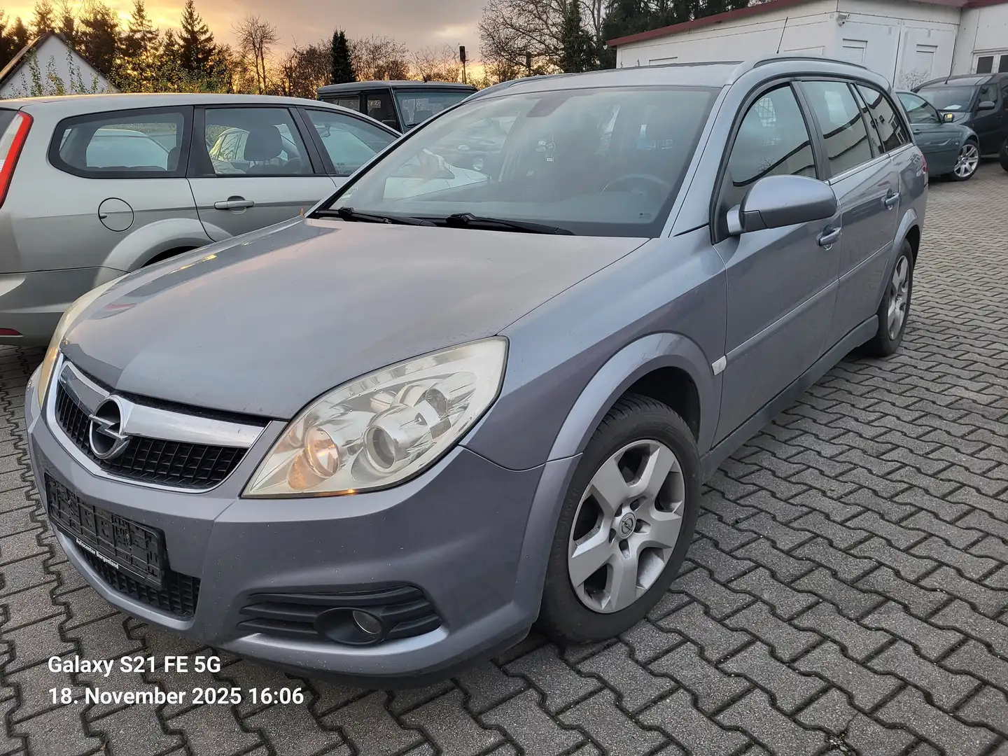 Opel Vectra Edition Grau - 1
