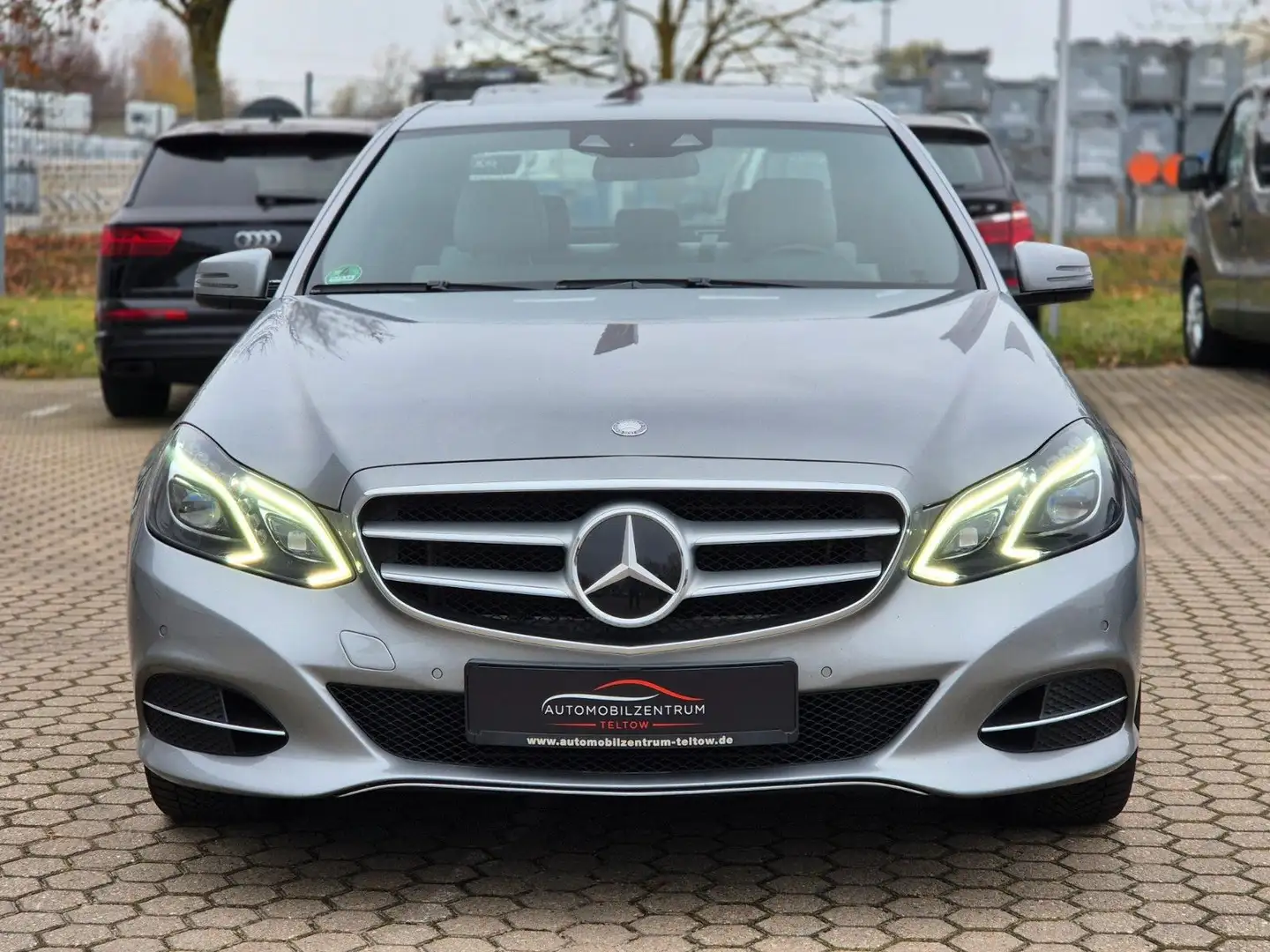 Mercedes-Benz E 350 CGI BE Avantgarde Standheizung Leder AHK Silber - 2