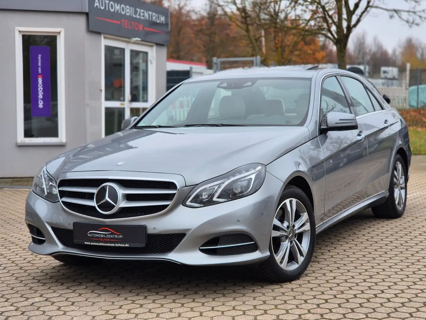 Mercedes-Benz E 350 CGI BE Avantgarde Standheizung Leder AHK Silber - 1