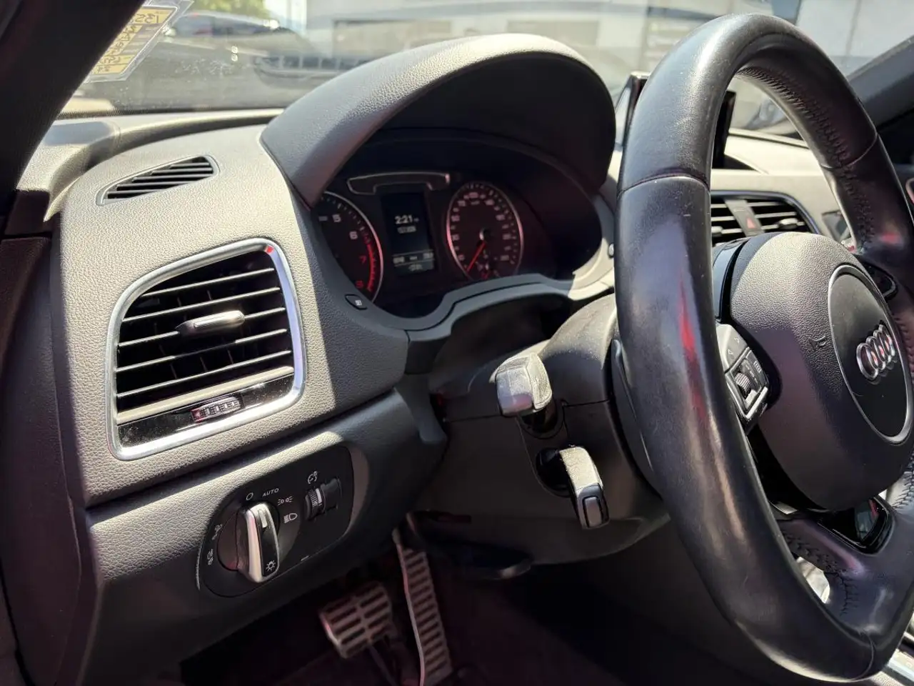 Audi Q3 снимка Audi Q3