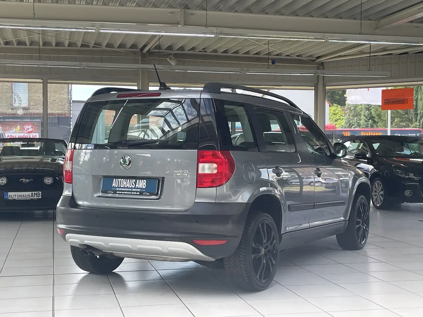 Skoda Yeti 1.6 TDI Greenline Navi Klima GRA PDC Grau - 2