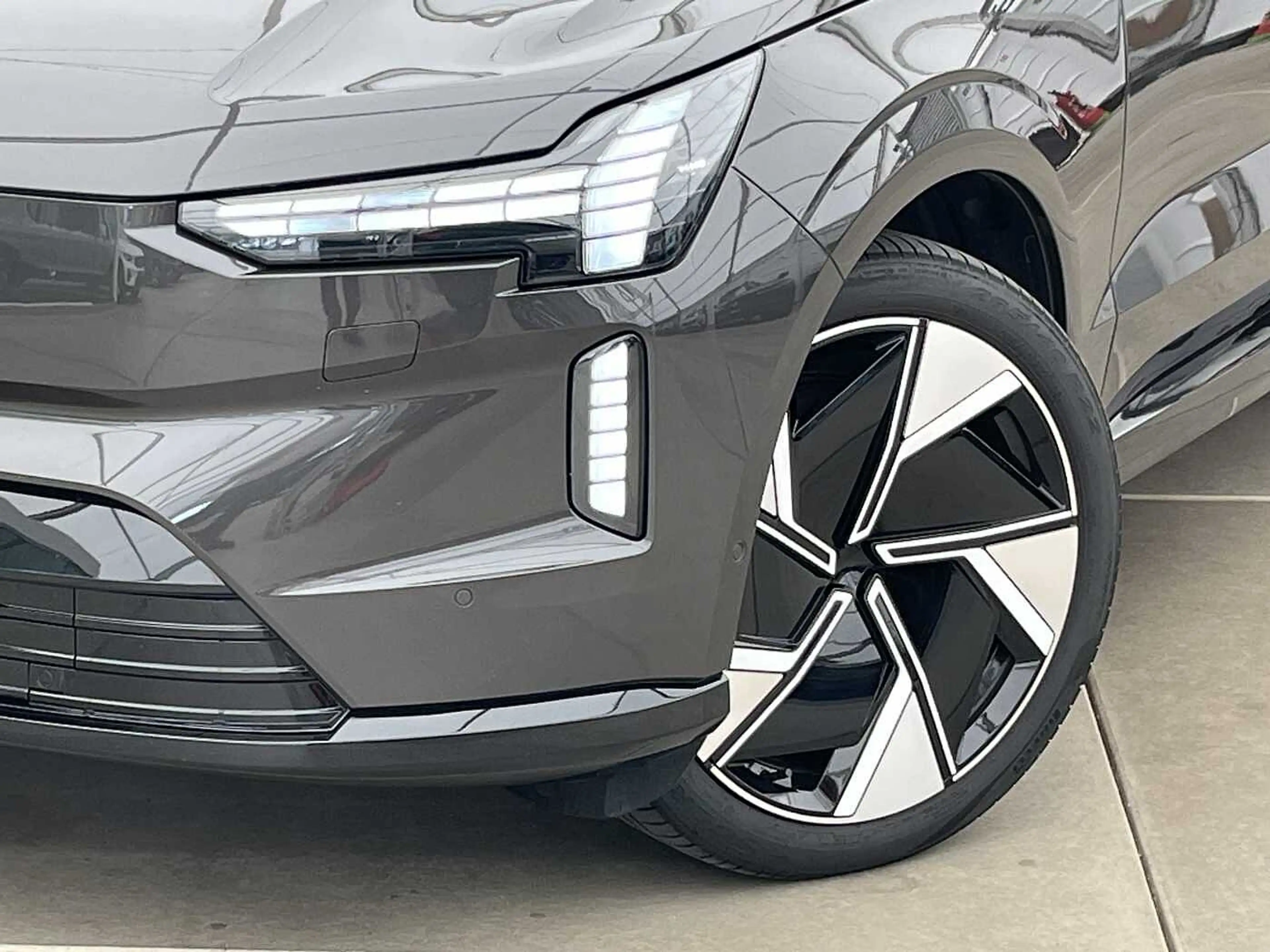 Volvo EX90 ULTRA TWIN PERFORMANCE *FULL OPTIONS* — photo 3