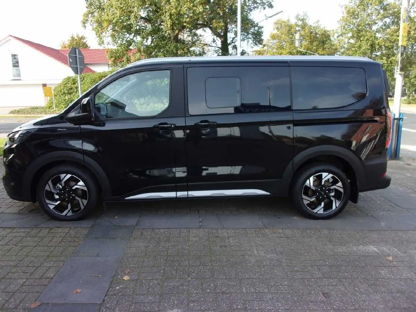 Ford Tourneo Custom 320 L1 Active AWD *AHK-Pano* Schwarz - 2